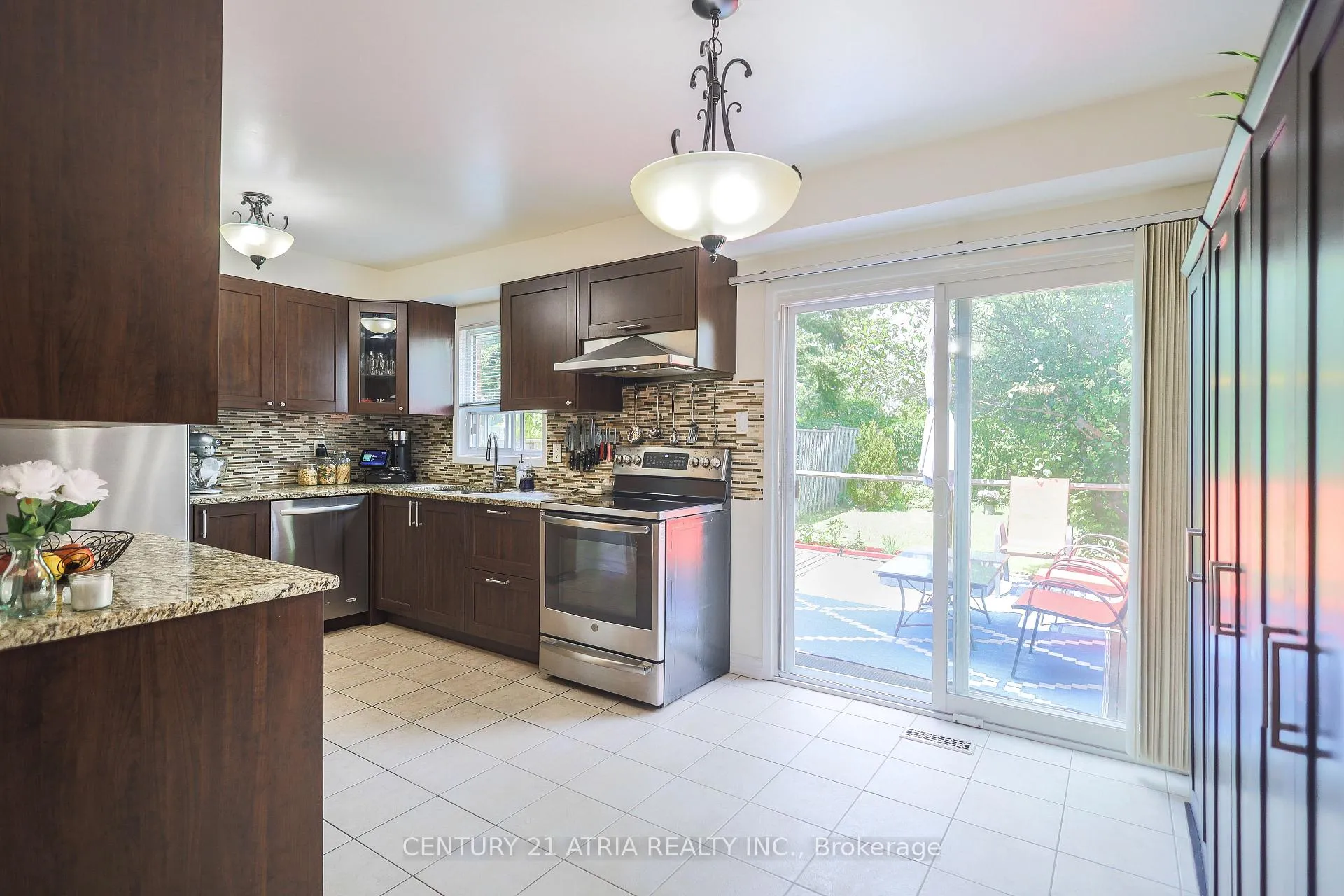 Photo 10 of 92 Rejane Crescent, Vaughan, Crestwood-Springfarm-Yorkhill — HOMEH