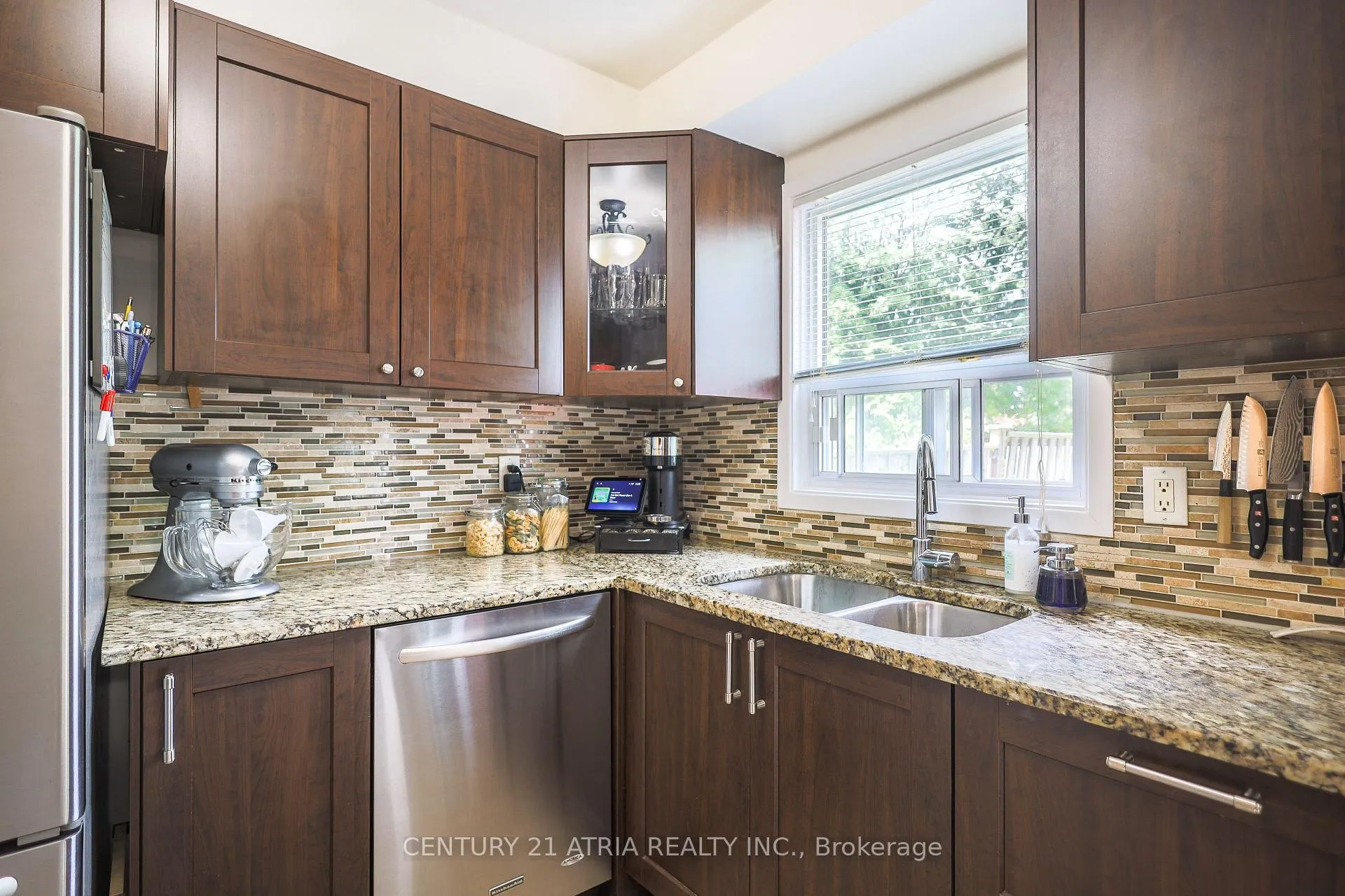 Photo 12 of 92 Rejane Crescent, Vaughan, Crestwood-Springfarm-Yorkhill — HOMEH