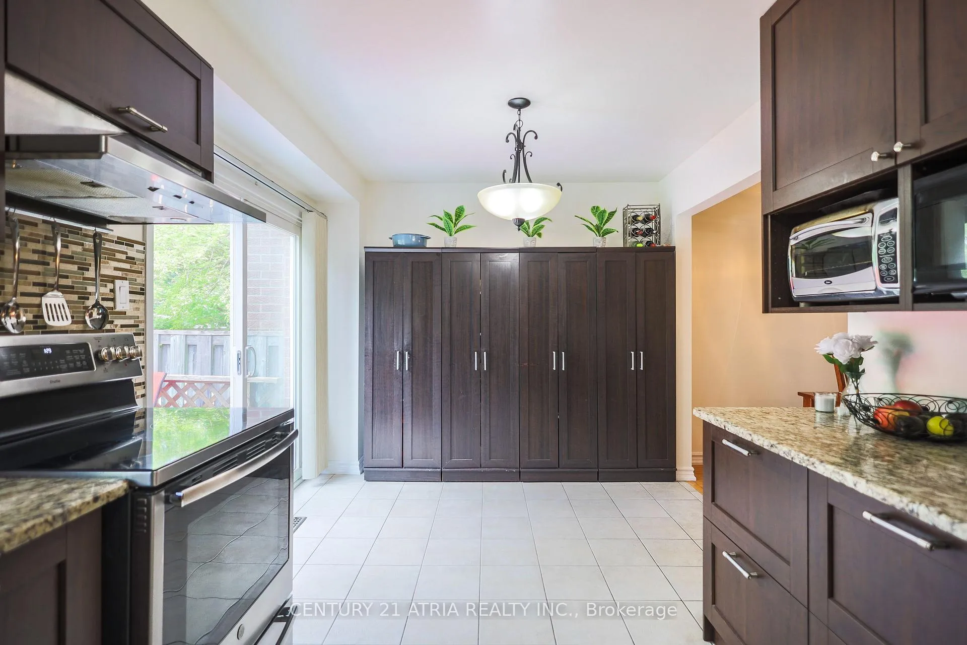 Photo 13 of 92 Rejane Crescent, Vaughan, Crestwood-Springfarm-Yorkhill — HOMEH