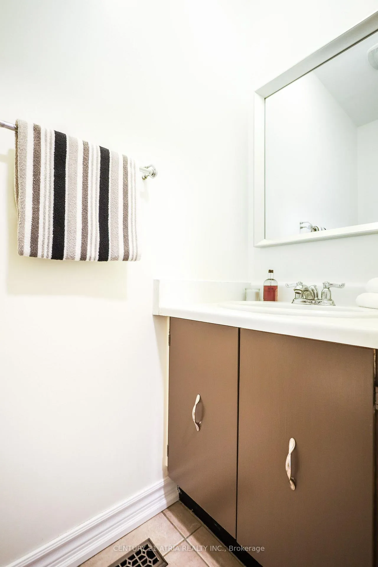 Photo 15 of 92 Rejane Crescent, Vaughan, Crestwood-Springfarm-Yorkhill — HOMEH