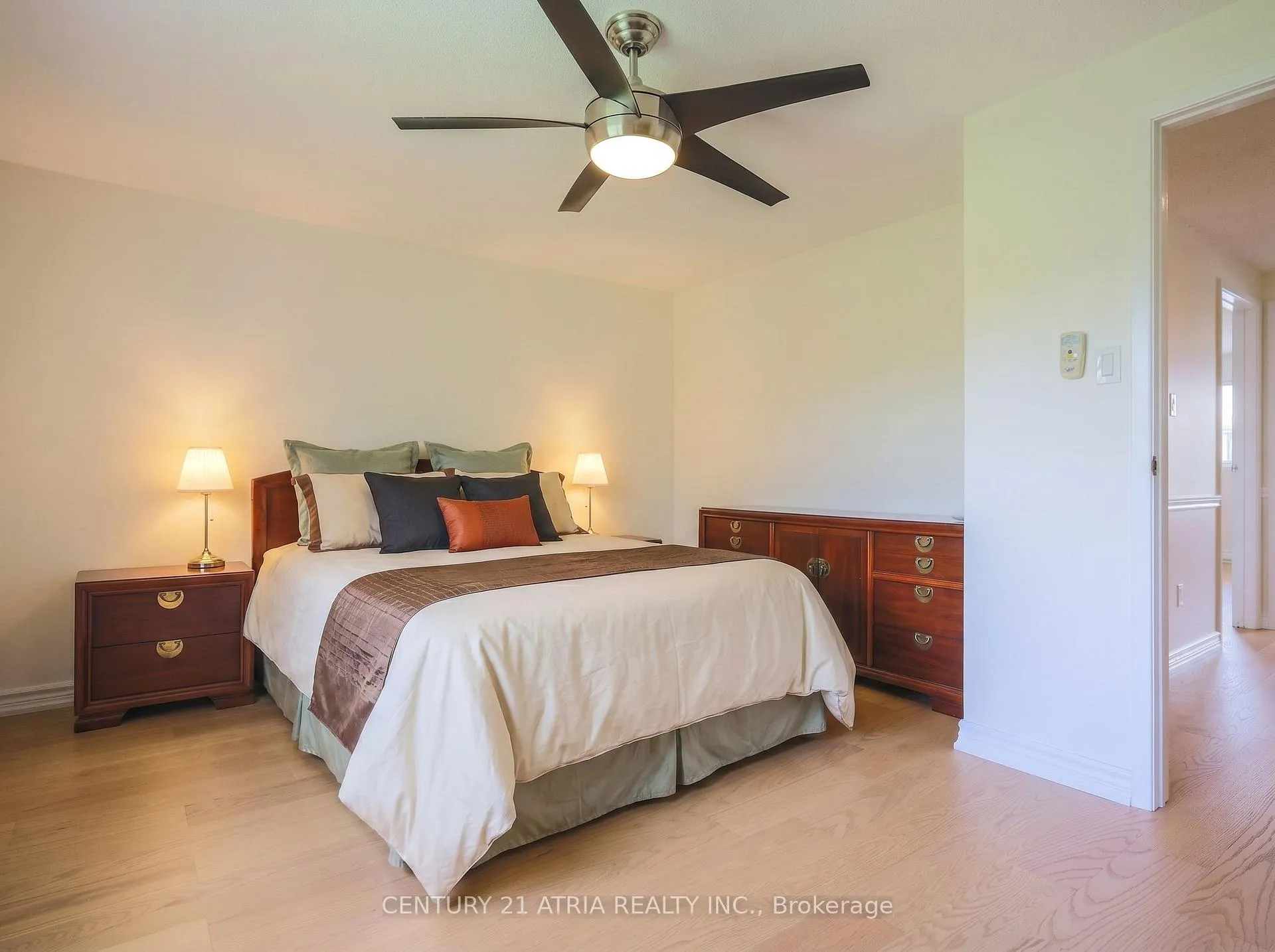 Photo 19 of 92 Rejane Crescent, Vaughan, Crestwood-Springfarm-Yorkhill — HOMEH