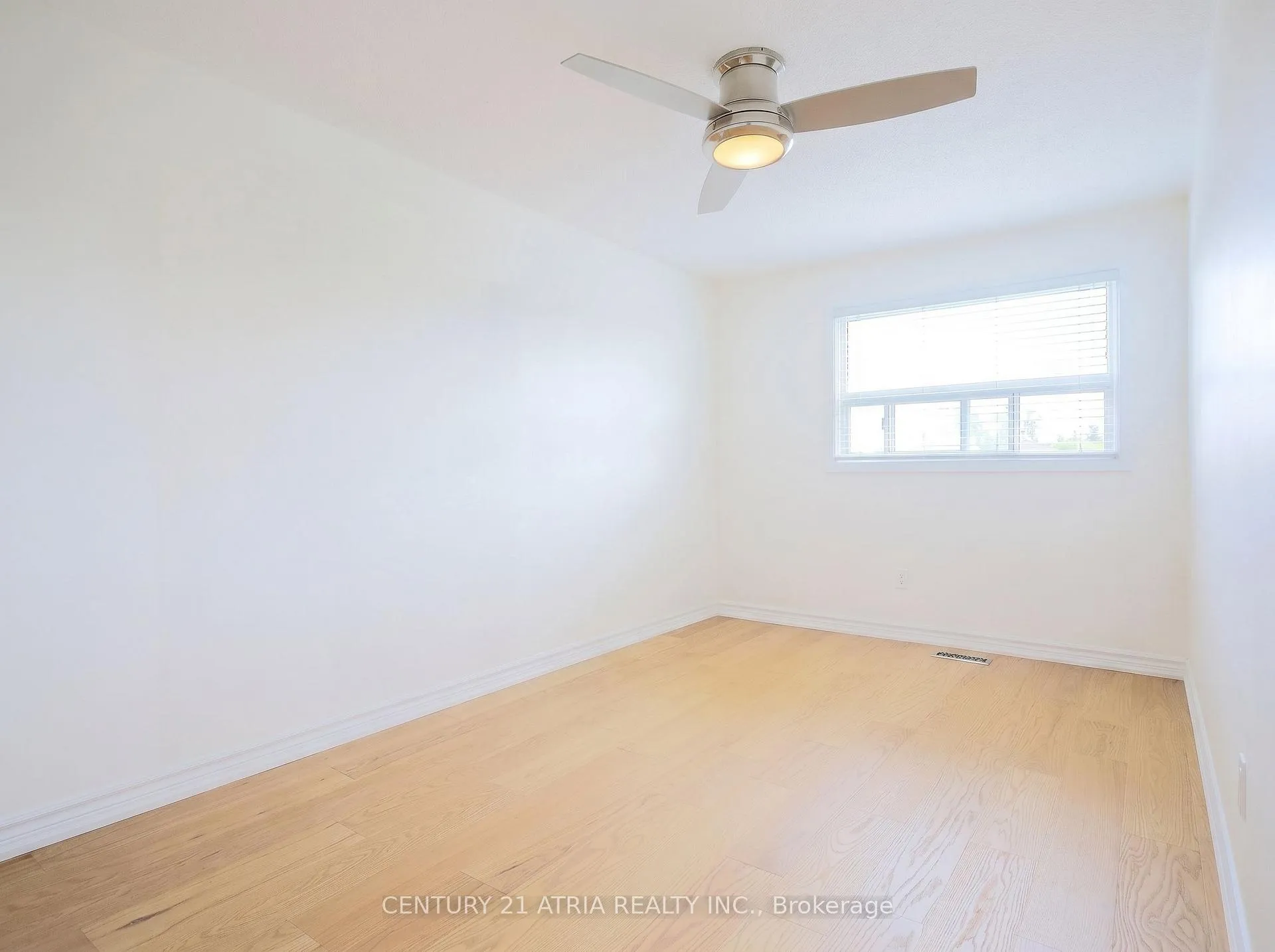 Photo 20 of 92 Rejane Crescent, Vaughan, Crestwood-Springfarm-Yorkhill — HOMEH