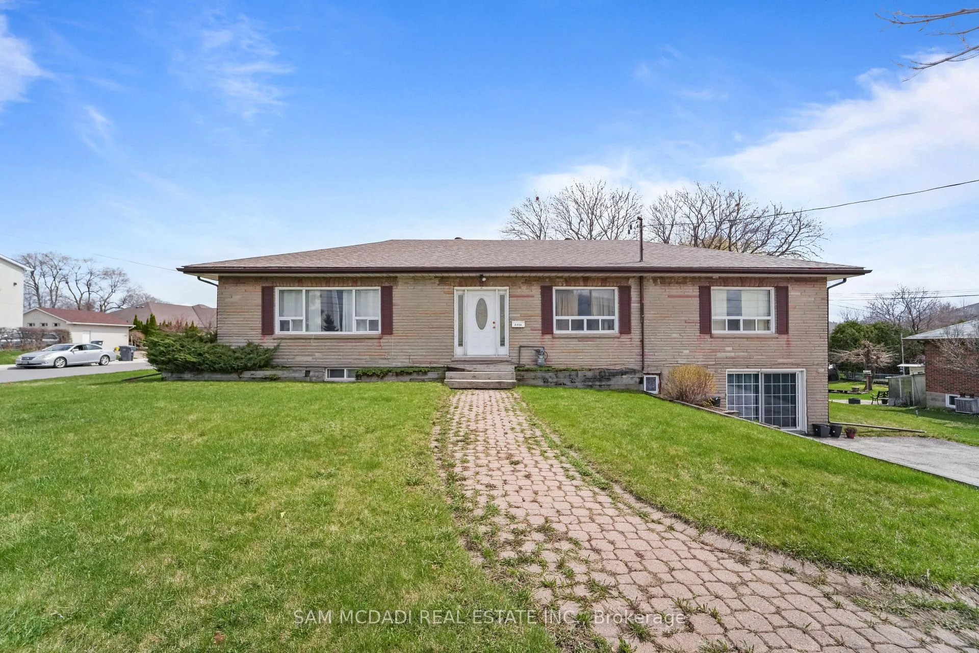Front of 2230 Britannia Road W