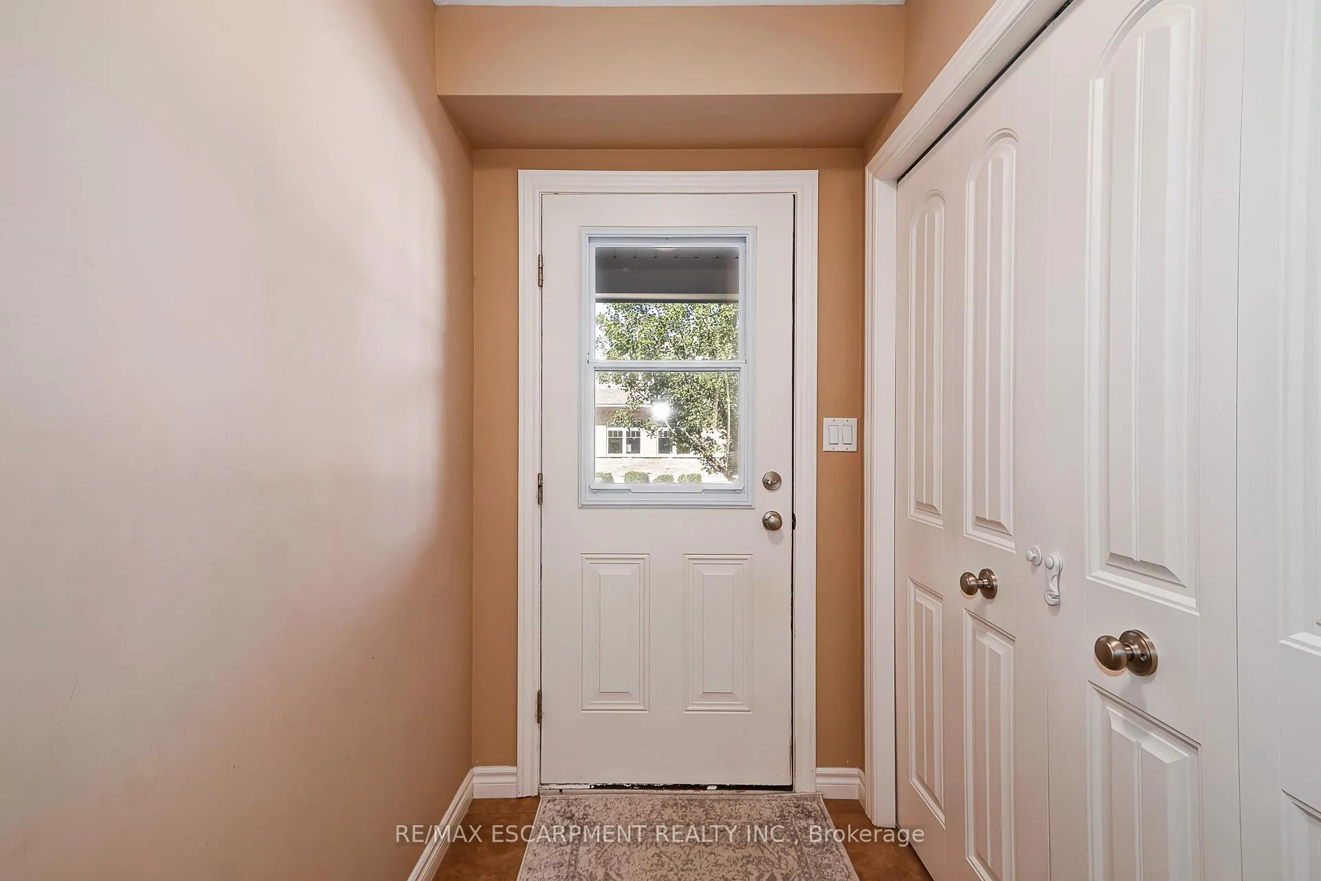 Photo 4 of 72 Silver Glen Boulevard, Collingwood — HOMEH