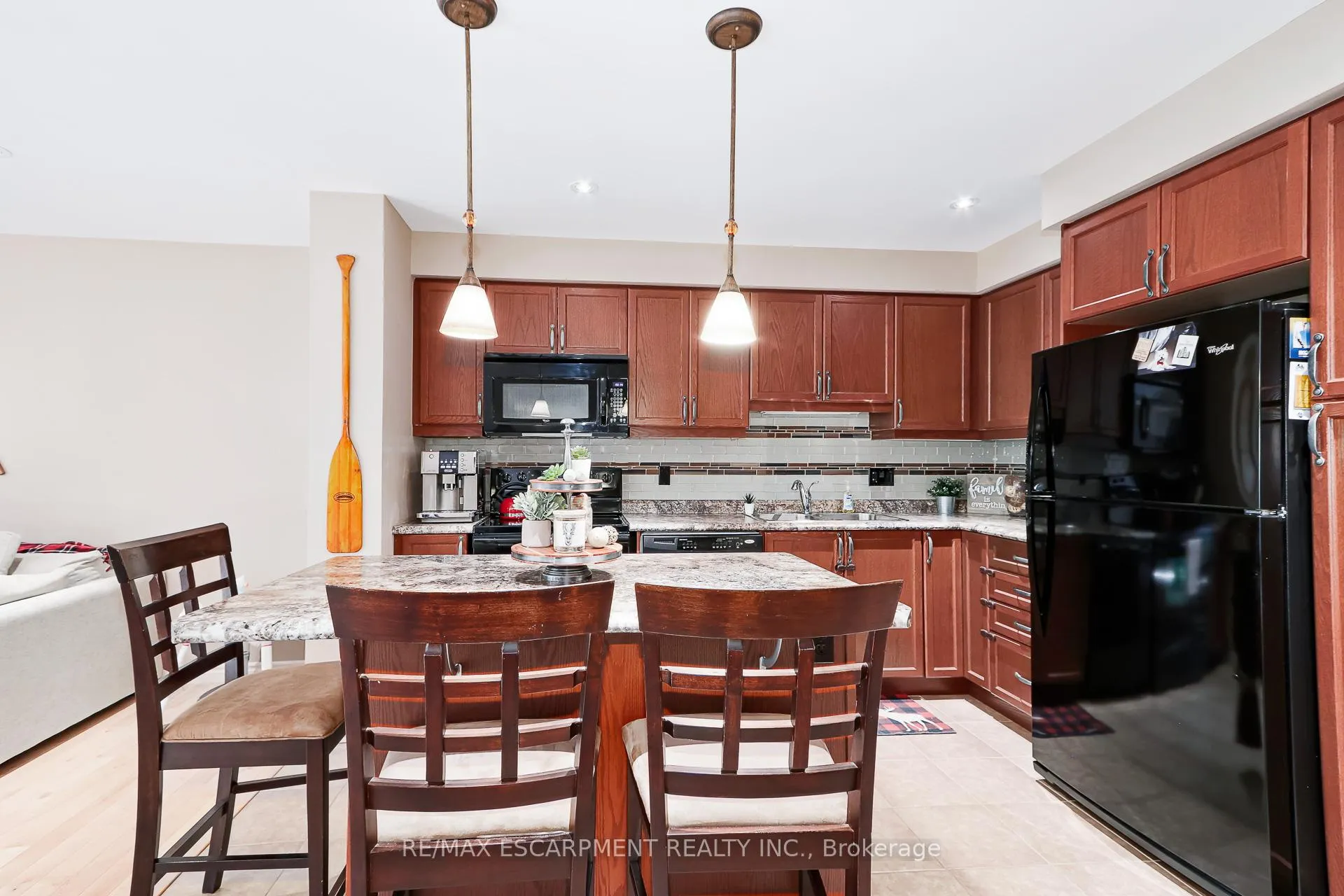 Photo 7 of 72 Silver Glen Boulevard, Collingwood — HOMEH