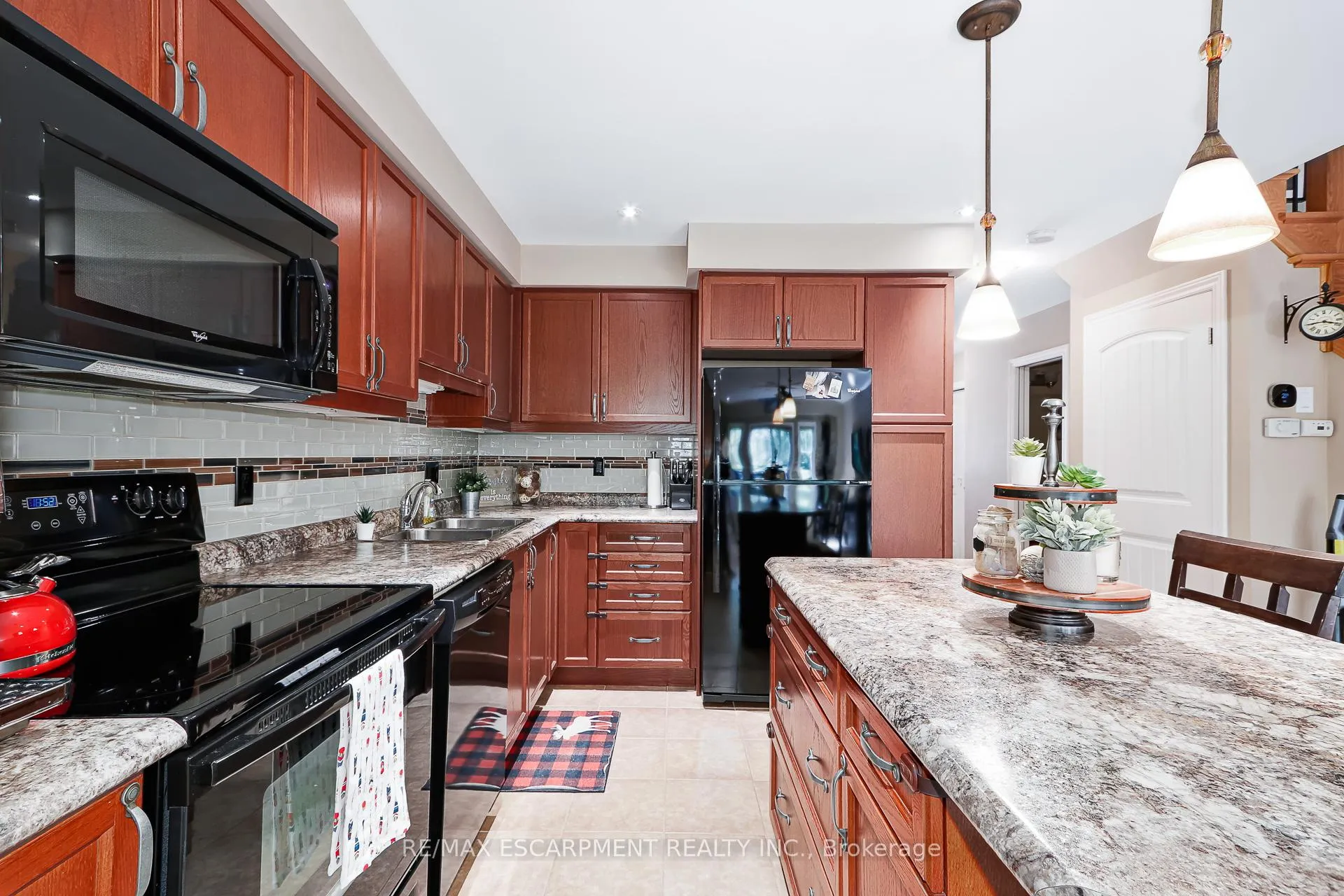 Photo 8 of 72 Silver Glen Boulevard, Collingwood — HOMEH