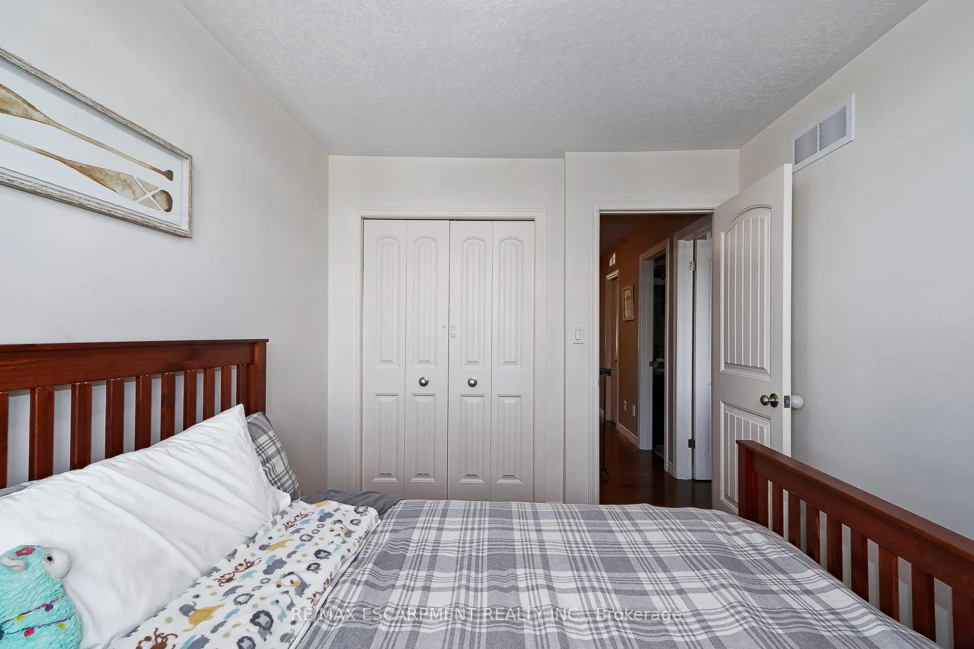 Photo 15 of 72 Silver Glen Boulevard, Collingwood — HOMEH
