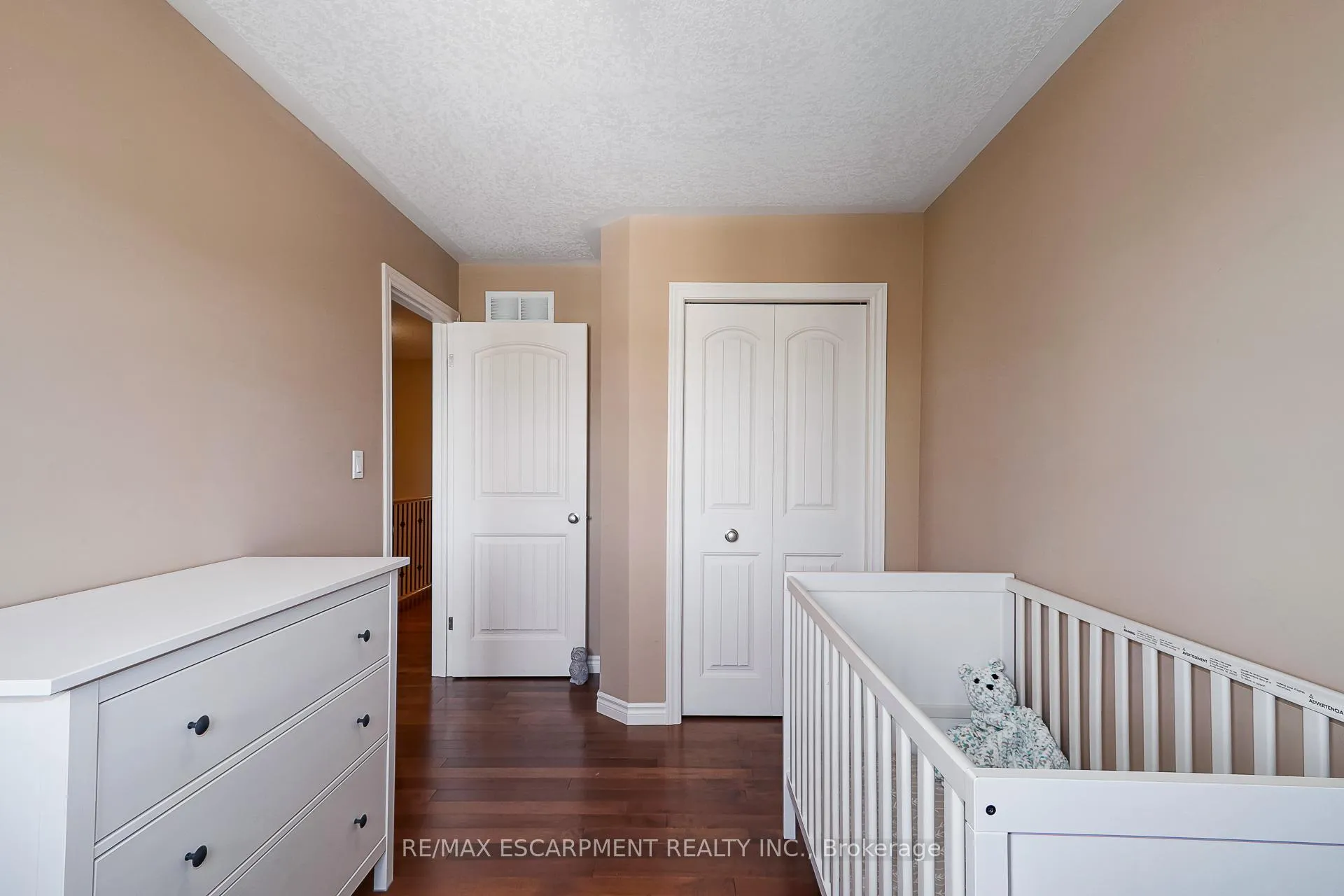 Photo 18 of 72 Silver Glen Boulevard, Collingwood — HOMEH
