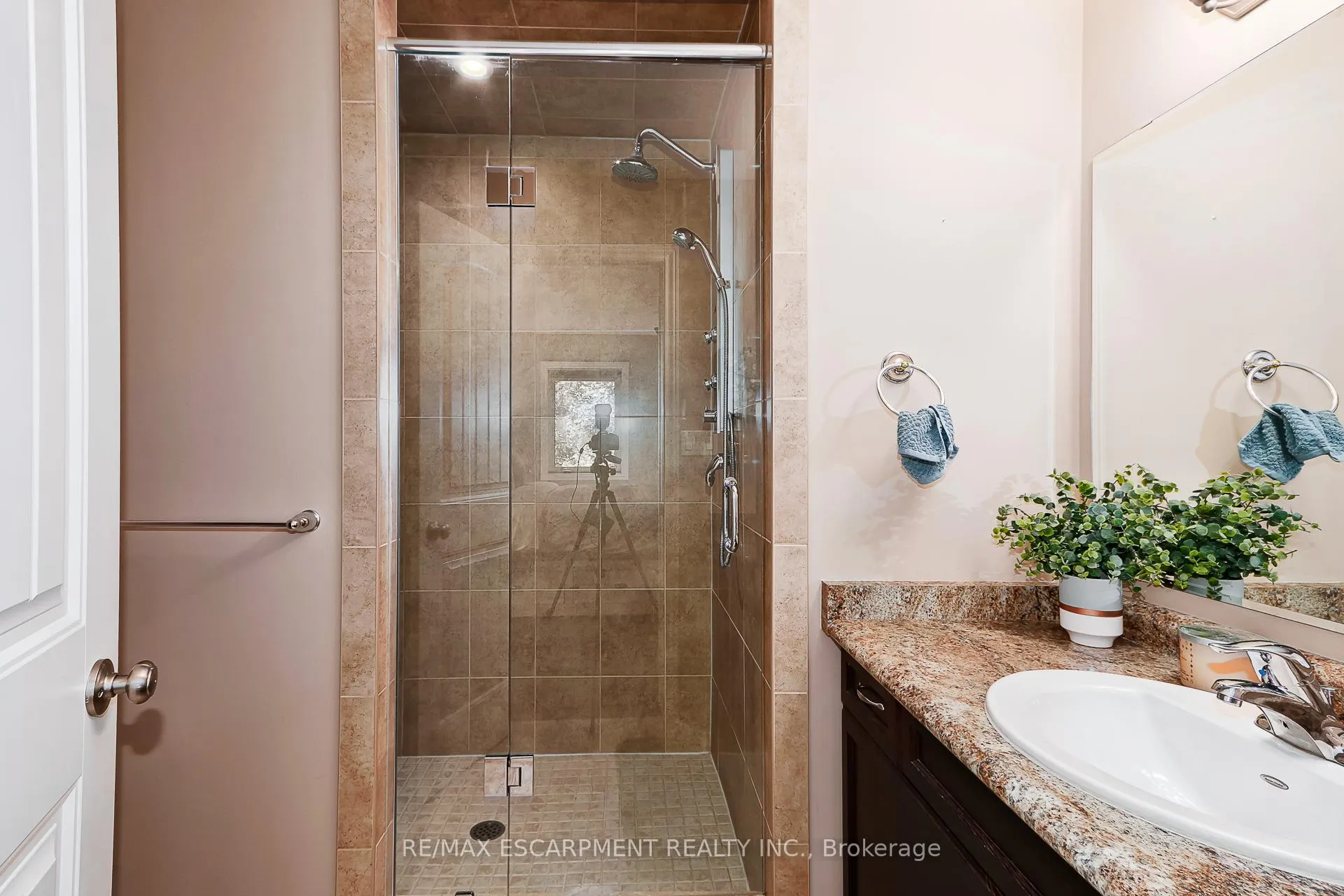 Photo 22 of 72 Silver Glen Boulevard, Collingwood — HOMEH