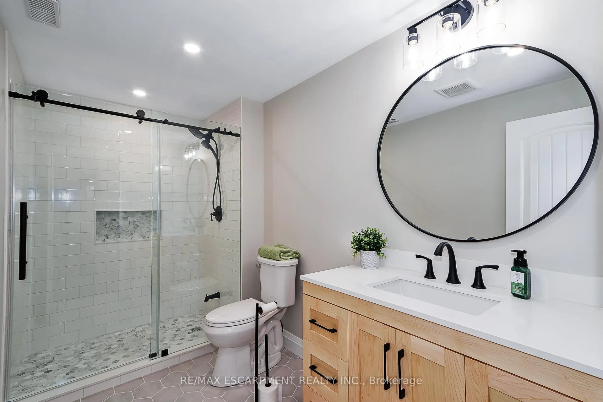 Photo 26 of 72 Silver Glen Boulevard, Collingwood — HOMEH