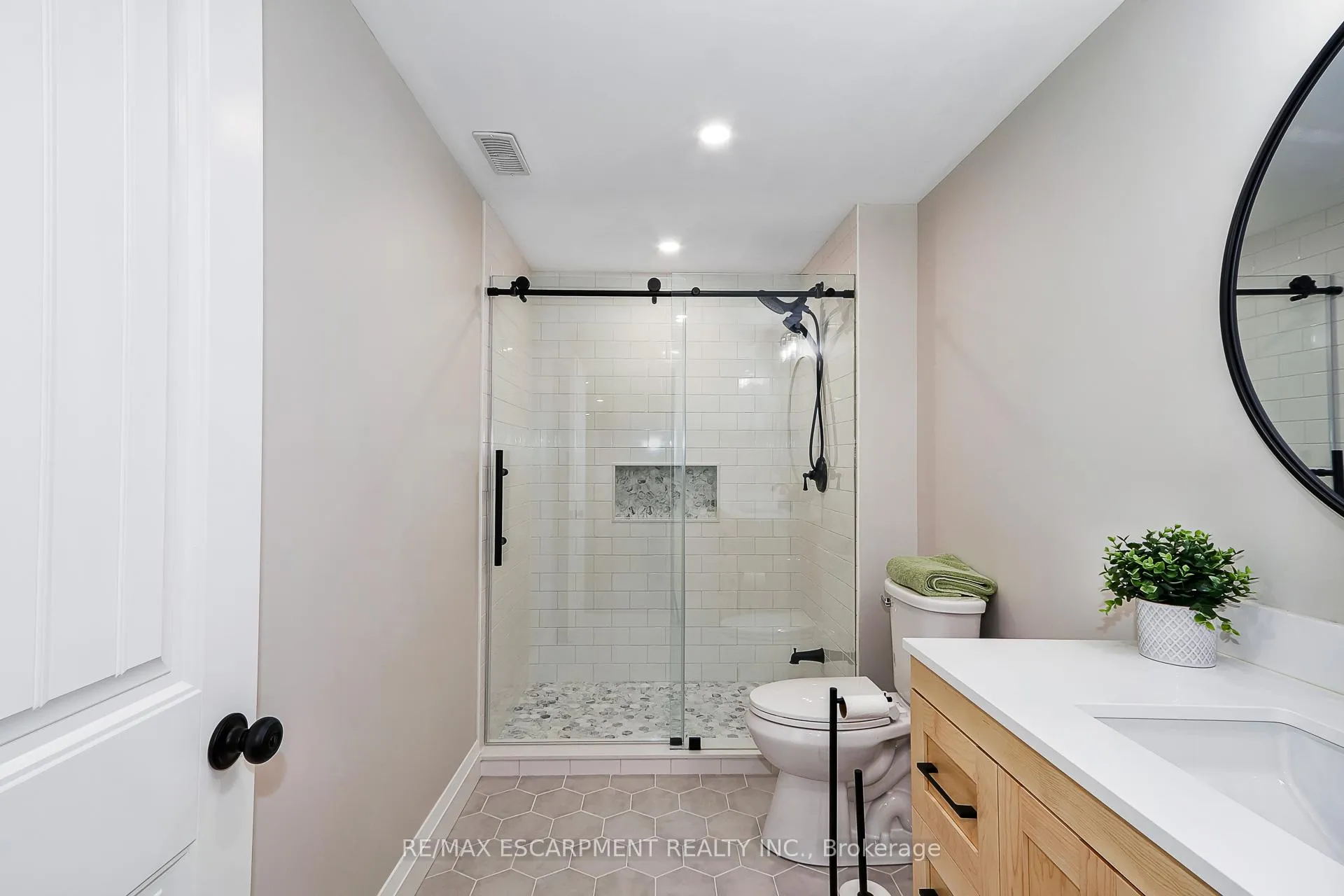 Photo 27 of 72 Silver Glen Boulevard, Collingwood — HOMEH