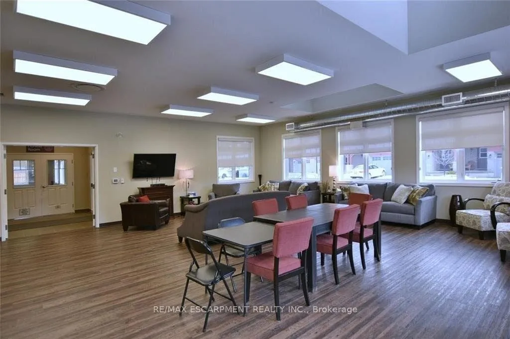 Photo 39 of 72 Silver Glen Boulevard, Collingwood — HOMEH