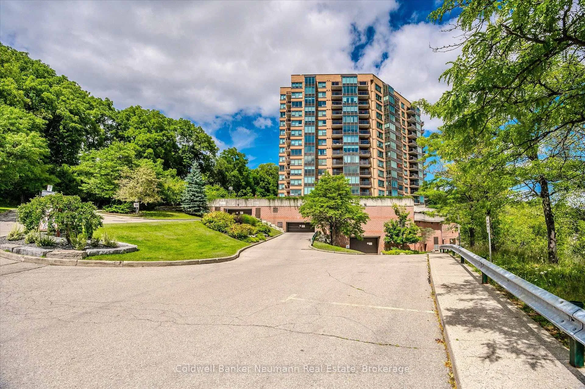 Photo 2 of Unit 1106, 237 King Street W, Cambridge, Preston North — HOMEH