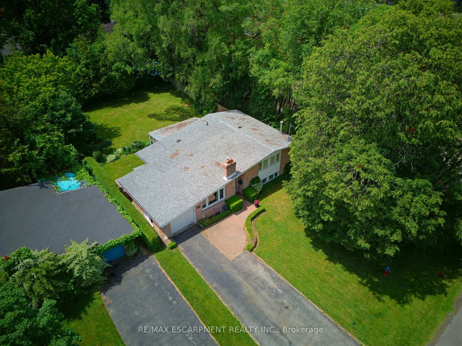 Photo 1 of 320 River Side Drive, Oakville, Central — HOMEH