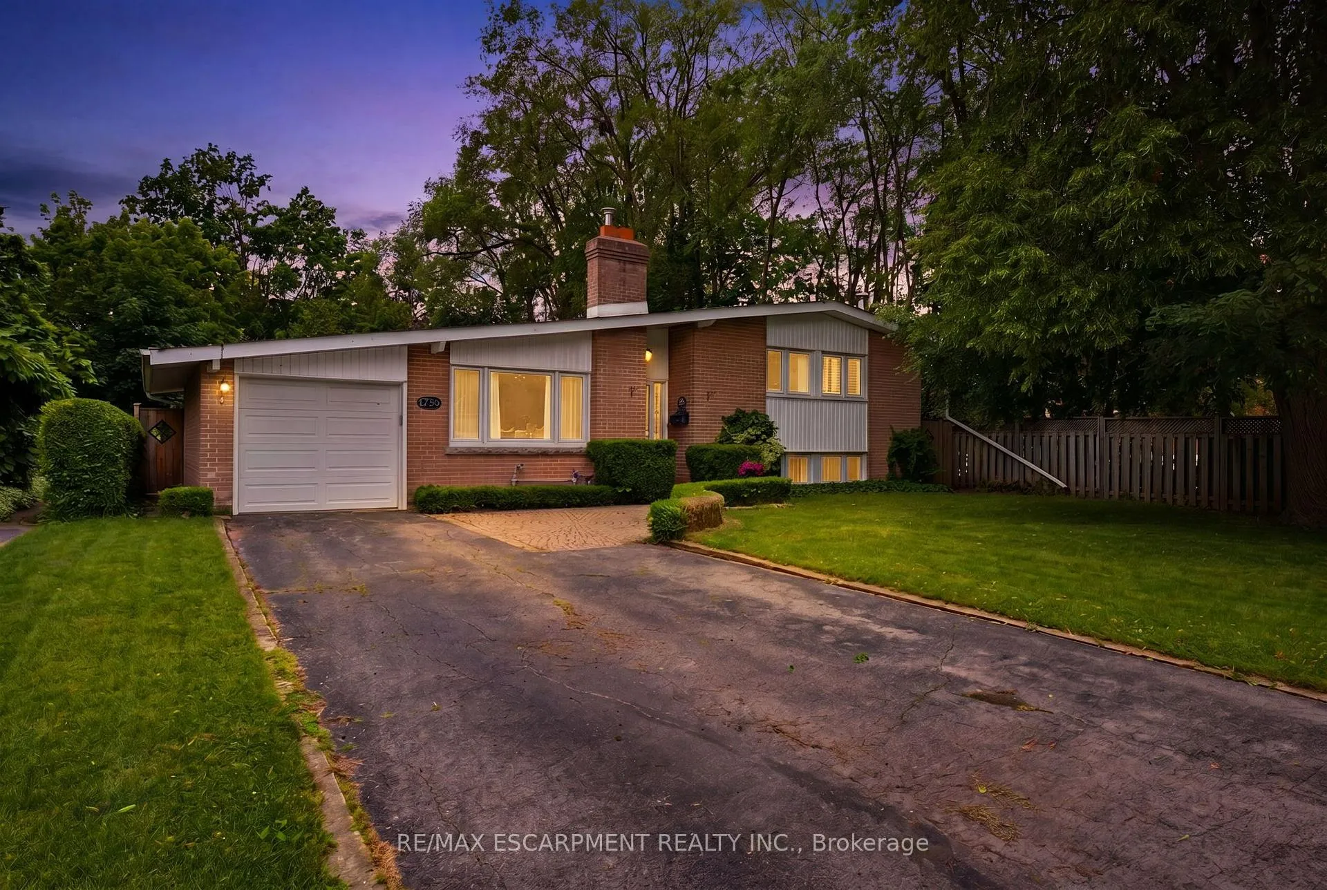 Photo 3 of 320 River Side Drive, Oakville, Central — HOMEH