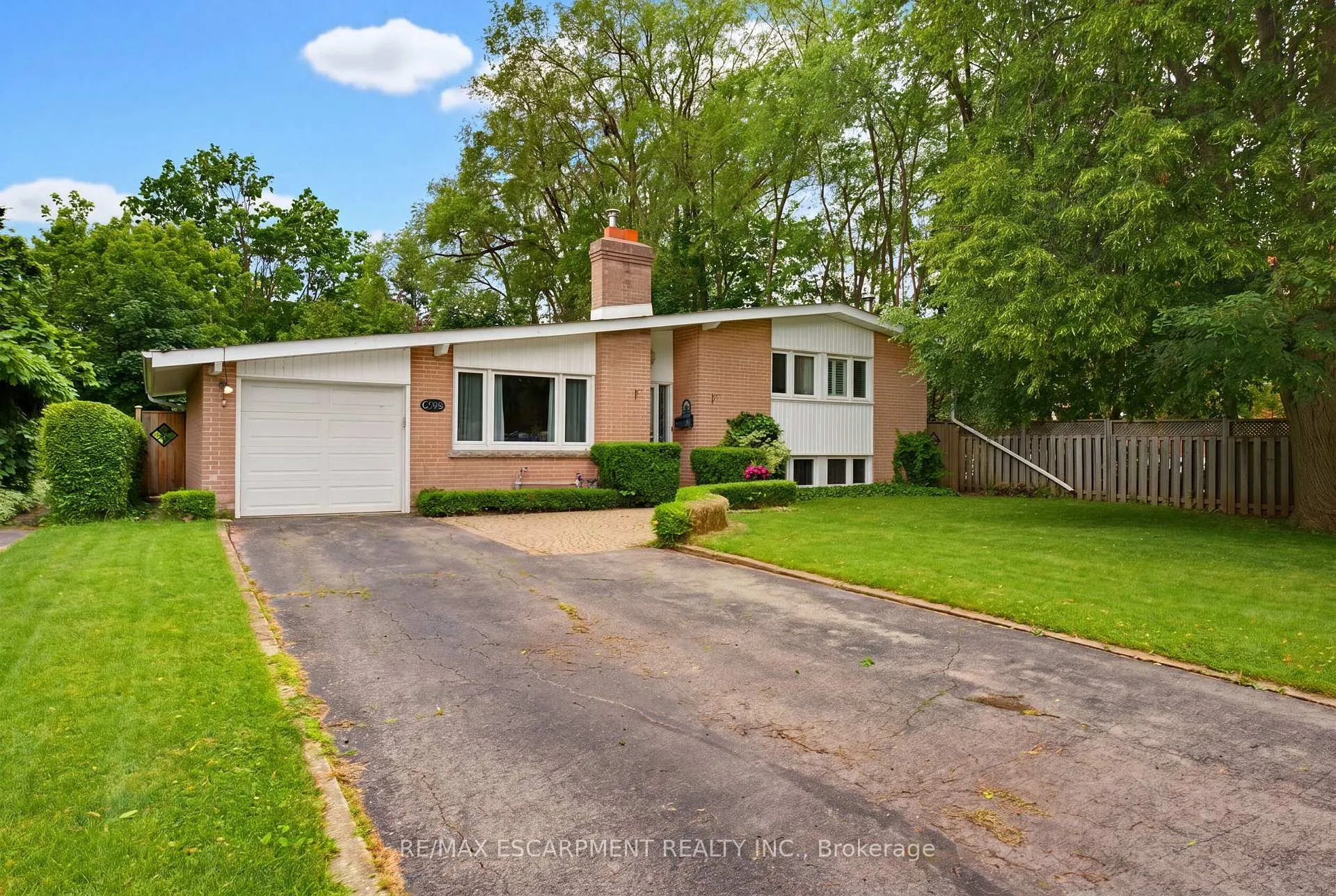 Photo 4 of 320 River Side Drive, Oakville, Central — HOMEH