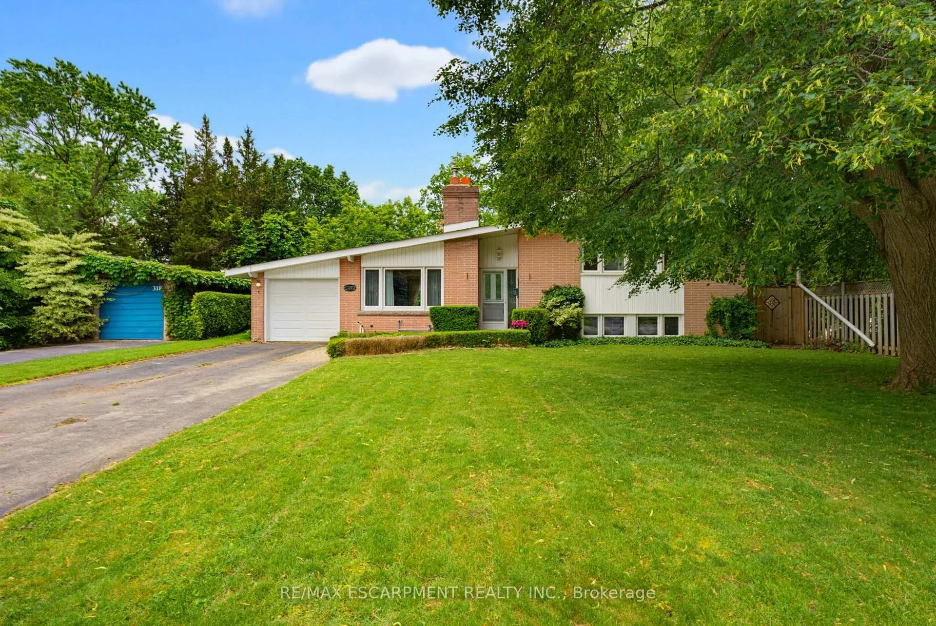 Photo 5 of 320 River Side Drive, Oakville, Central — HOMEH
