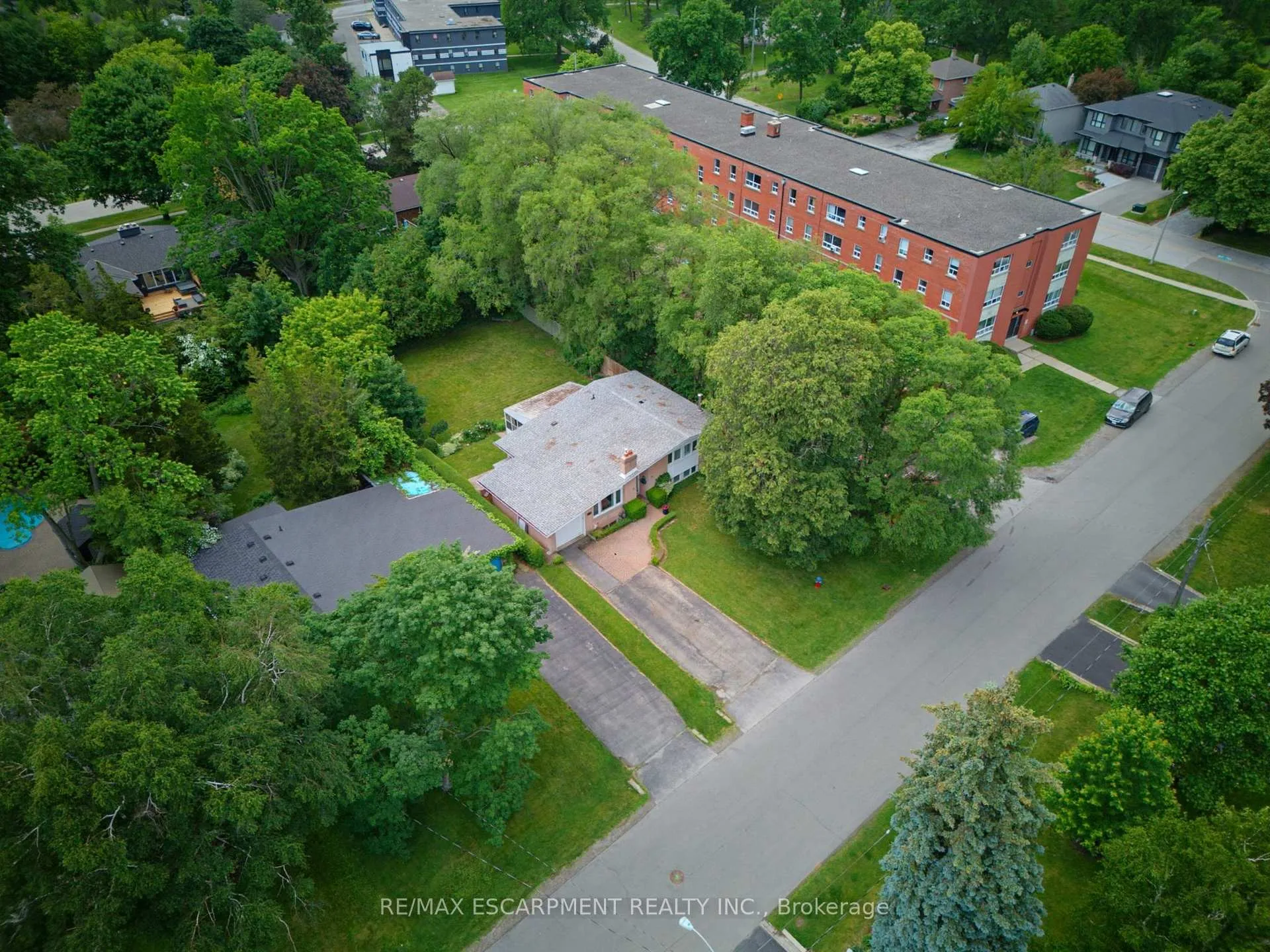 Photo 6 of 320 River Side Drive, Oakville, Central — HOMEH