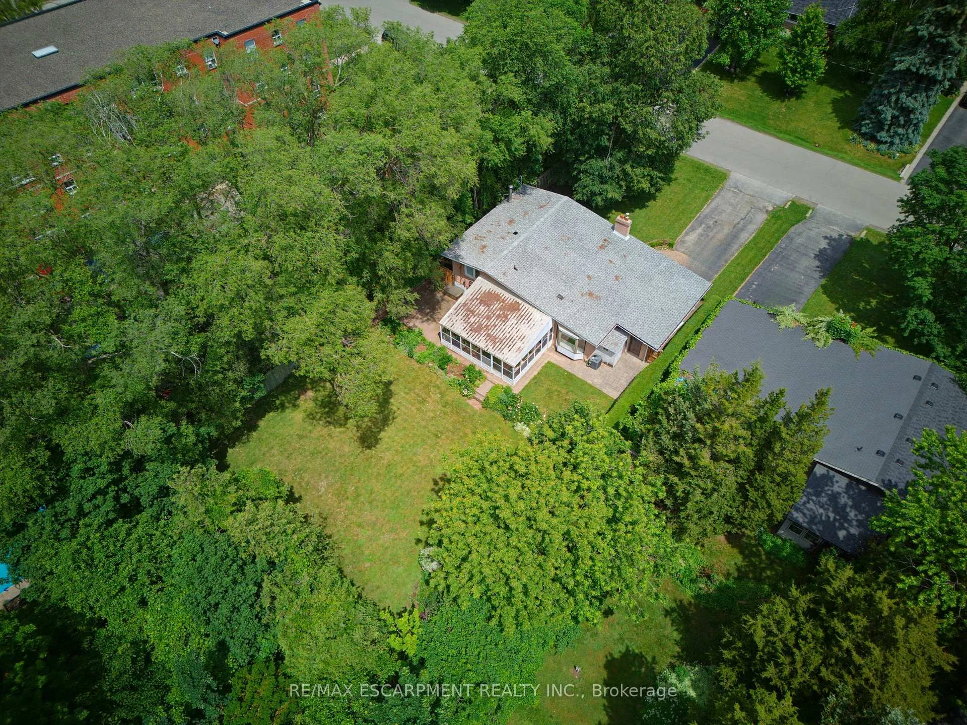 Photo 7 of 320 River Side Drive, Oakville, Central — HOMEH