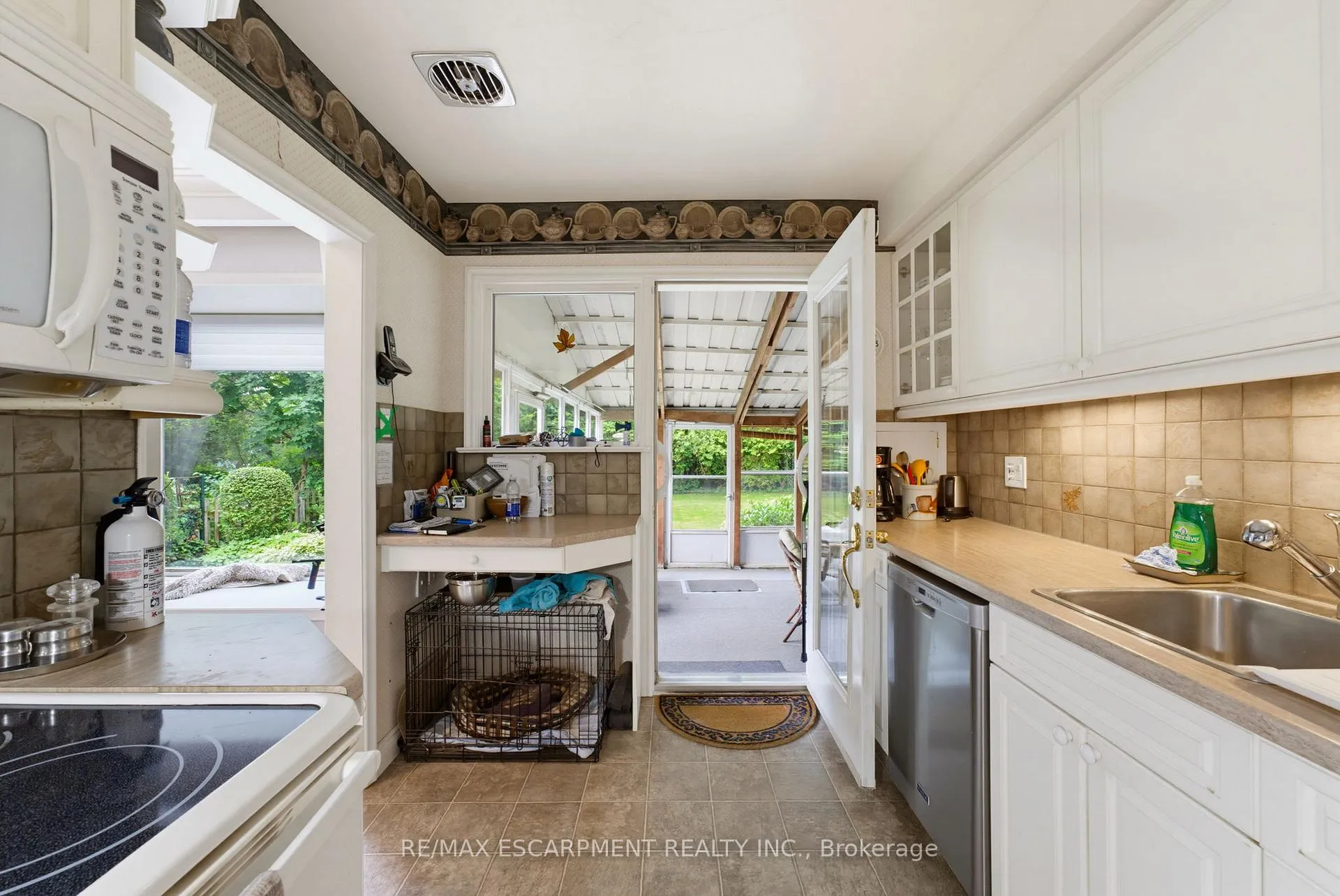 Photo 16 of 320 River Side Drive, Oakville, Central — HOMEH