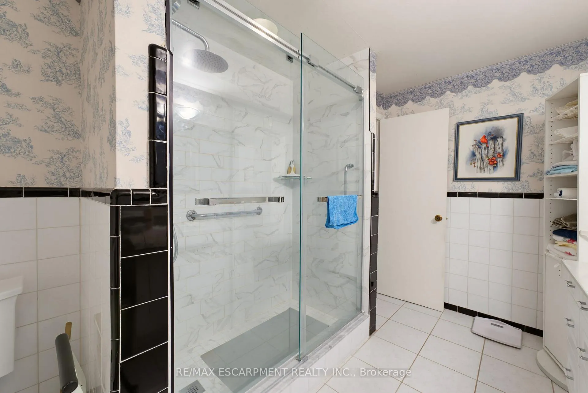 Photo 24 of 320 River Side Drive, Oakville, Central — HOMEH