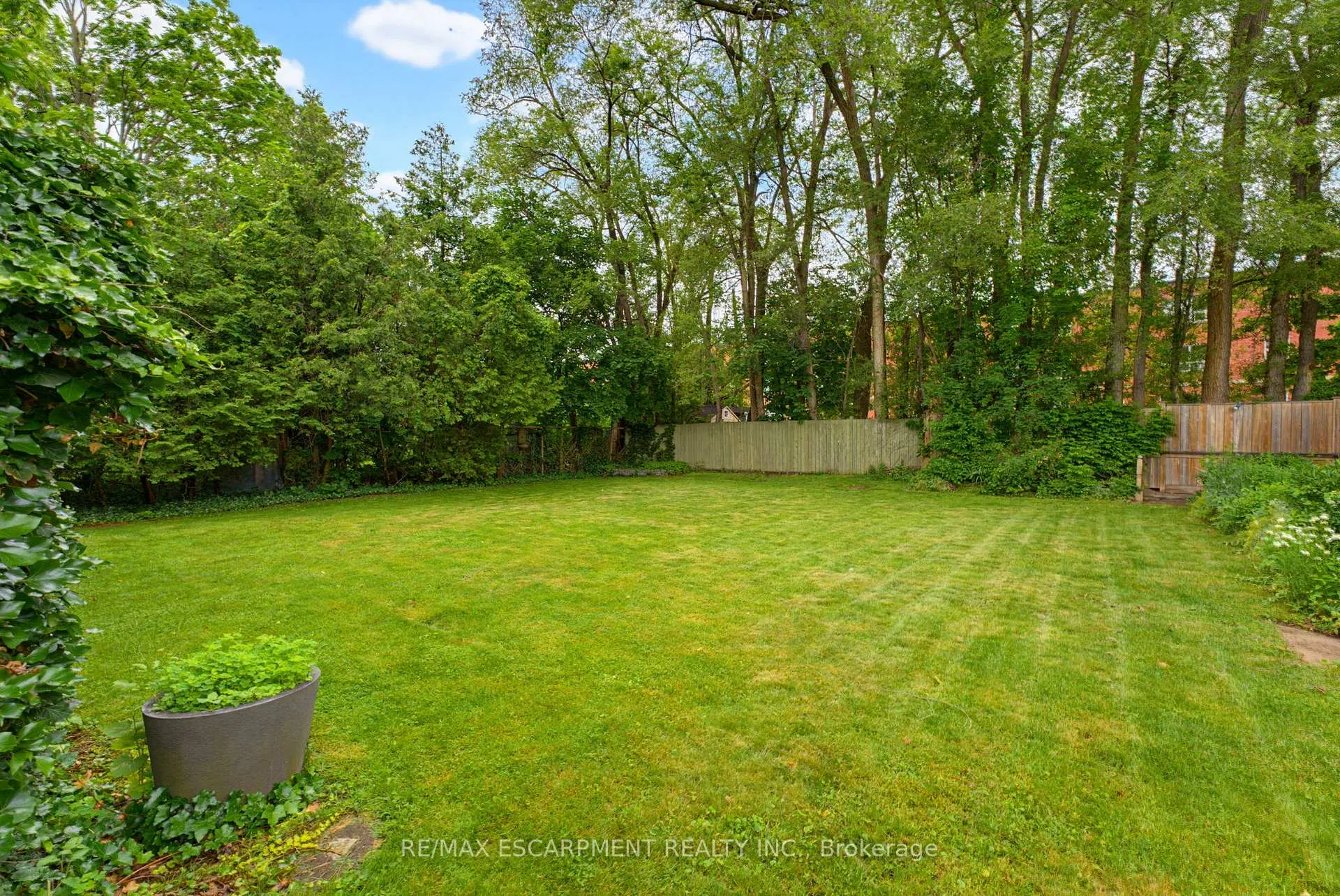 Photo 37 of 320 River Side Drive, Oakville, Central — HOMEH