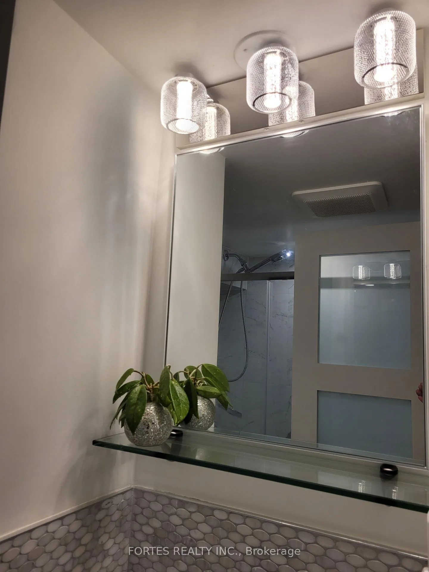 Photo 5 of Unit 1A, 62 High Park Boulevard, Toronto, High Park-Swansea — HOMEH