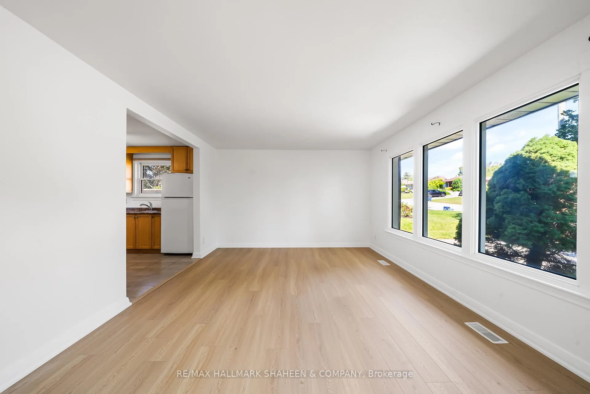 Photo 5 of 769 Tennyson Avenue, Oshawa, Donevan — HOMEH