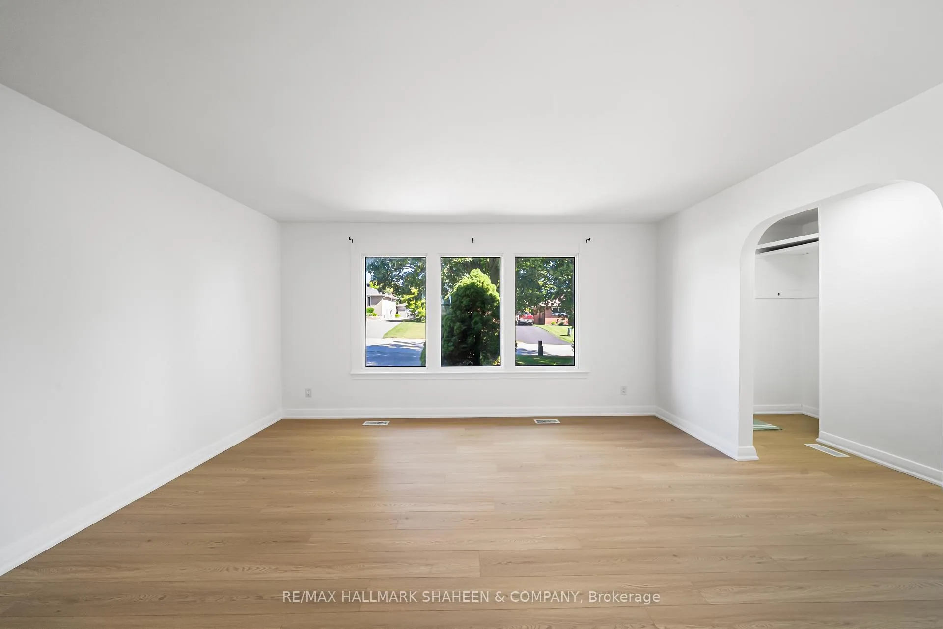 Photo 9 of 769 Tennyson Avenue, Oshawa, Donevan — HOMEH