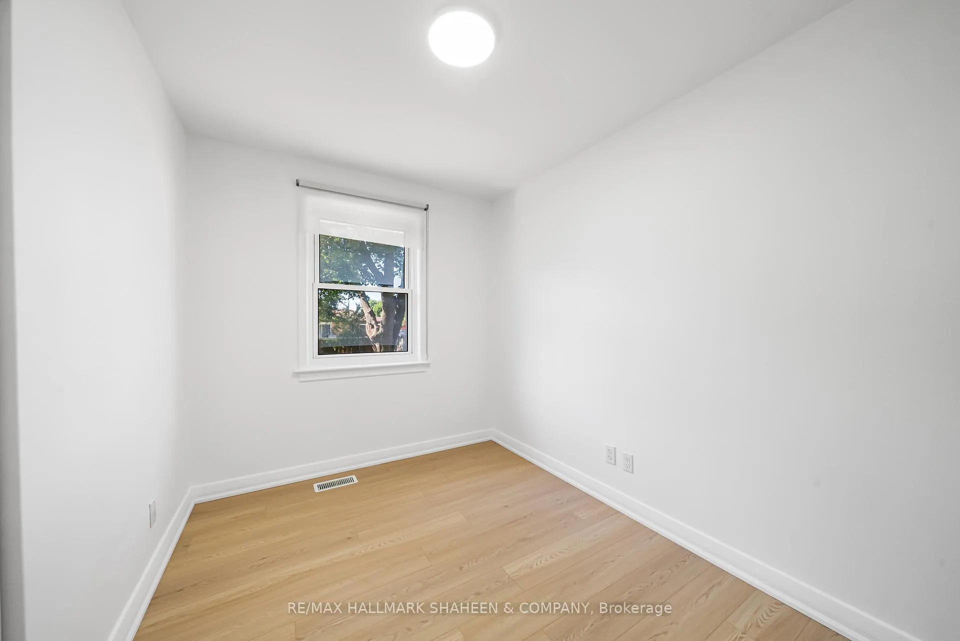 Photo 13 of 769 Tennyson Avenue, Oshawa, Donevan — HOMEH