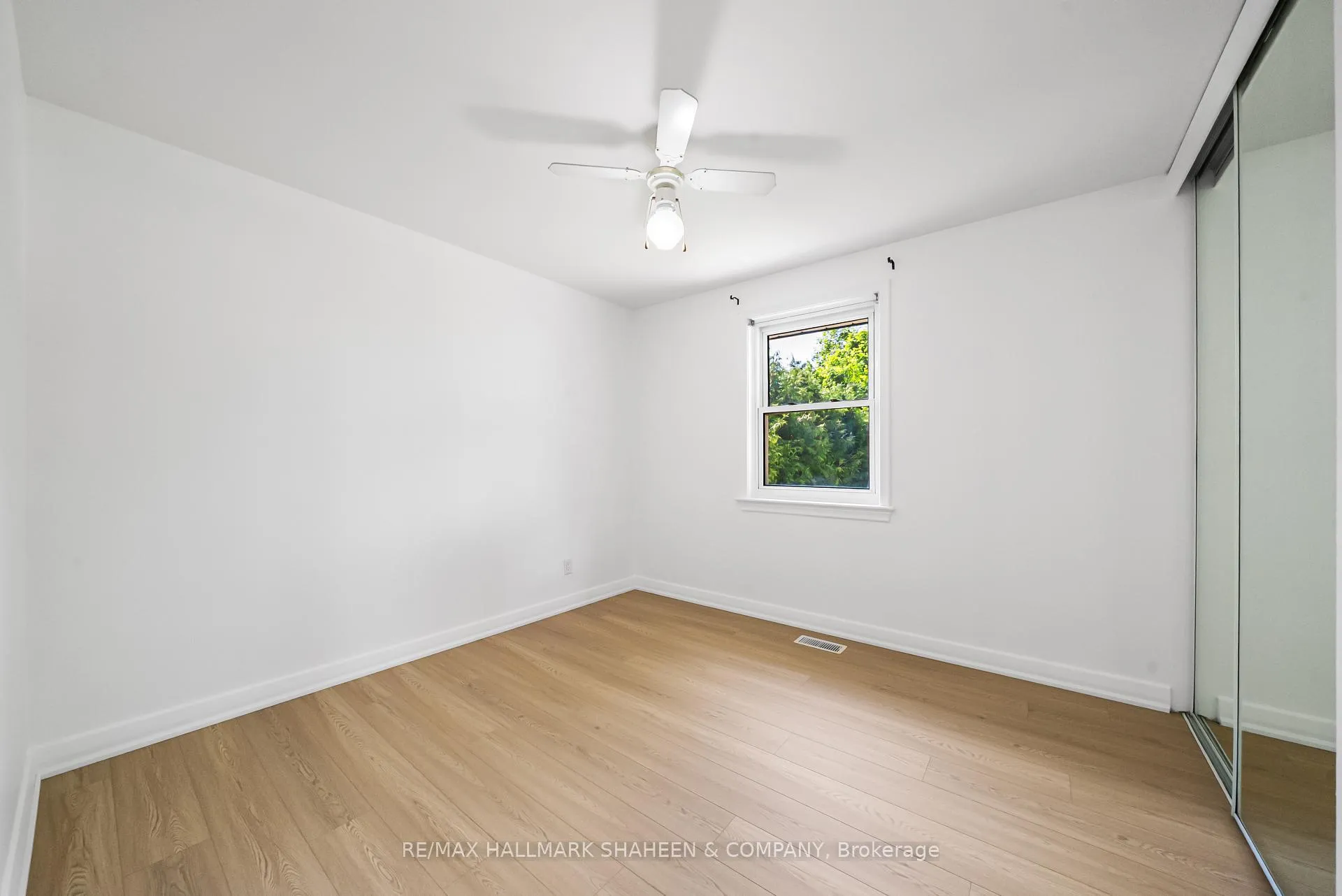 Photo 17 of 769 Tennyson Avenue, Oshawa, Donevan — HOMEH
