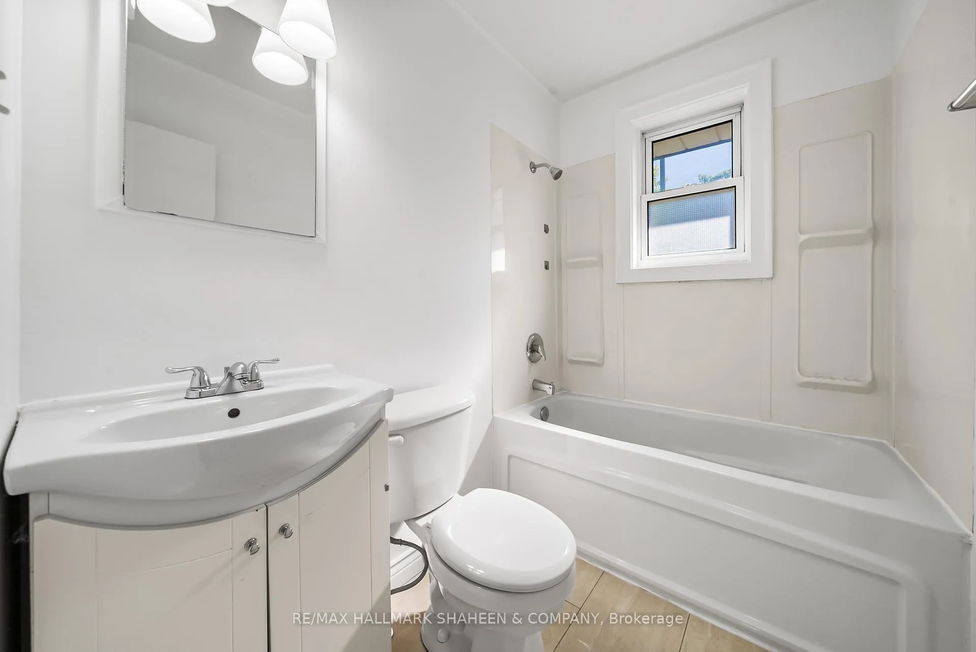 Photo 19 of 769 Tennyson Avenue, Oshawa, Donevan — HOMEH