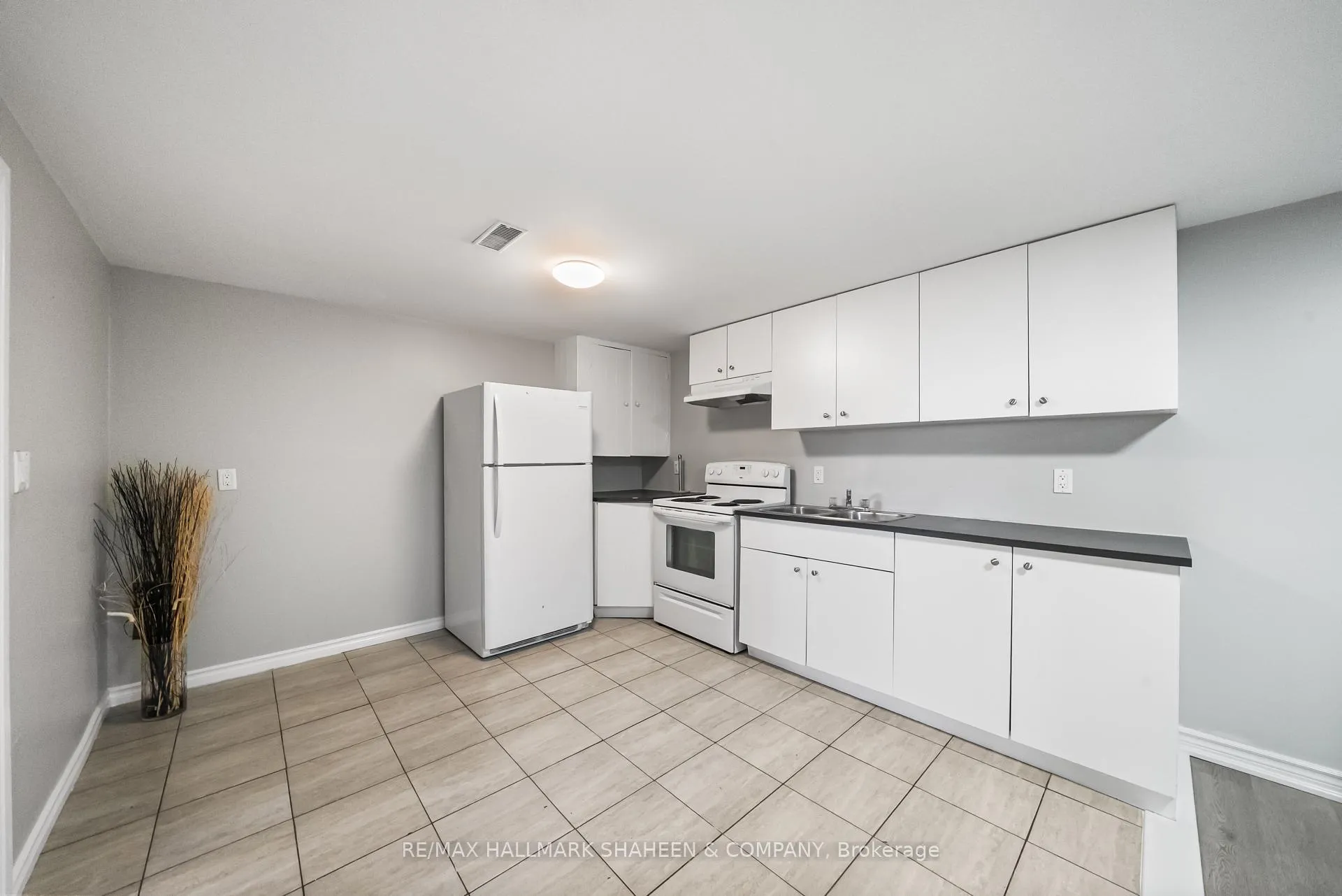 Photo 25 of 769 Tennyson Avenue, Oshawa, Donevan — HOMEH