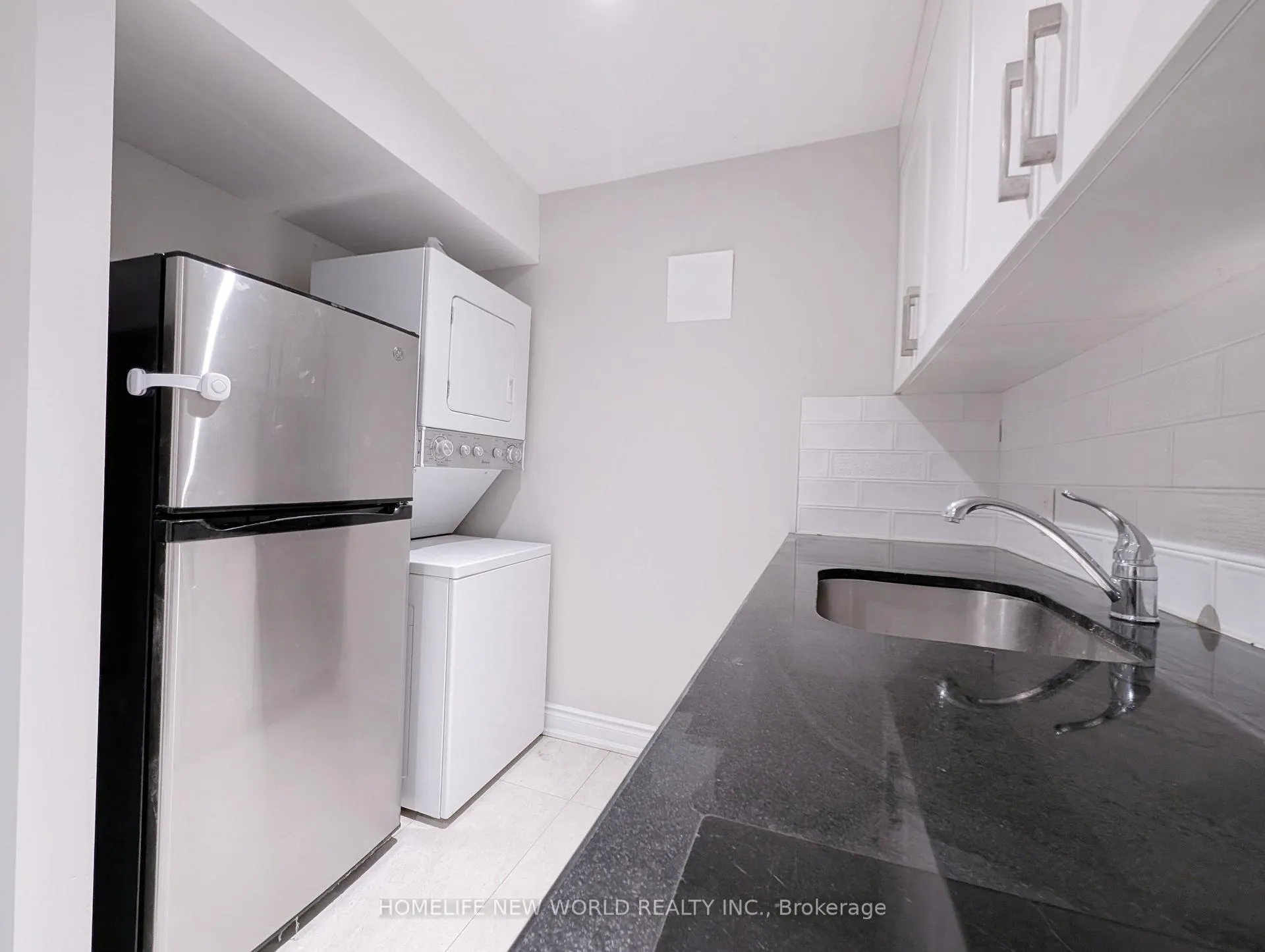 Photo 2 of Unit Lower, 10 Dixon Avenue, Toronto, The Beaches — HOMEH
