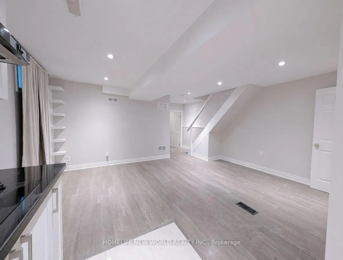 Photo 4 of Unit Lower, 10 Dixon Avenue, Toronto, The Beaches — HOMEH