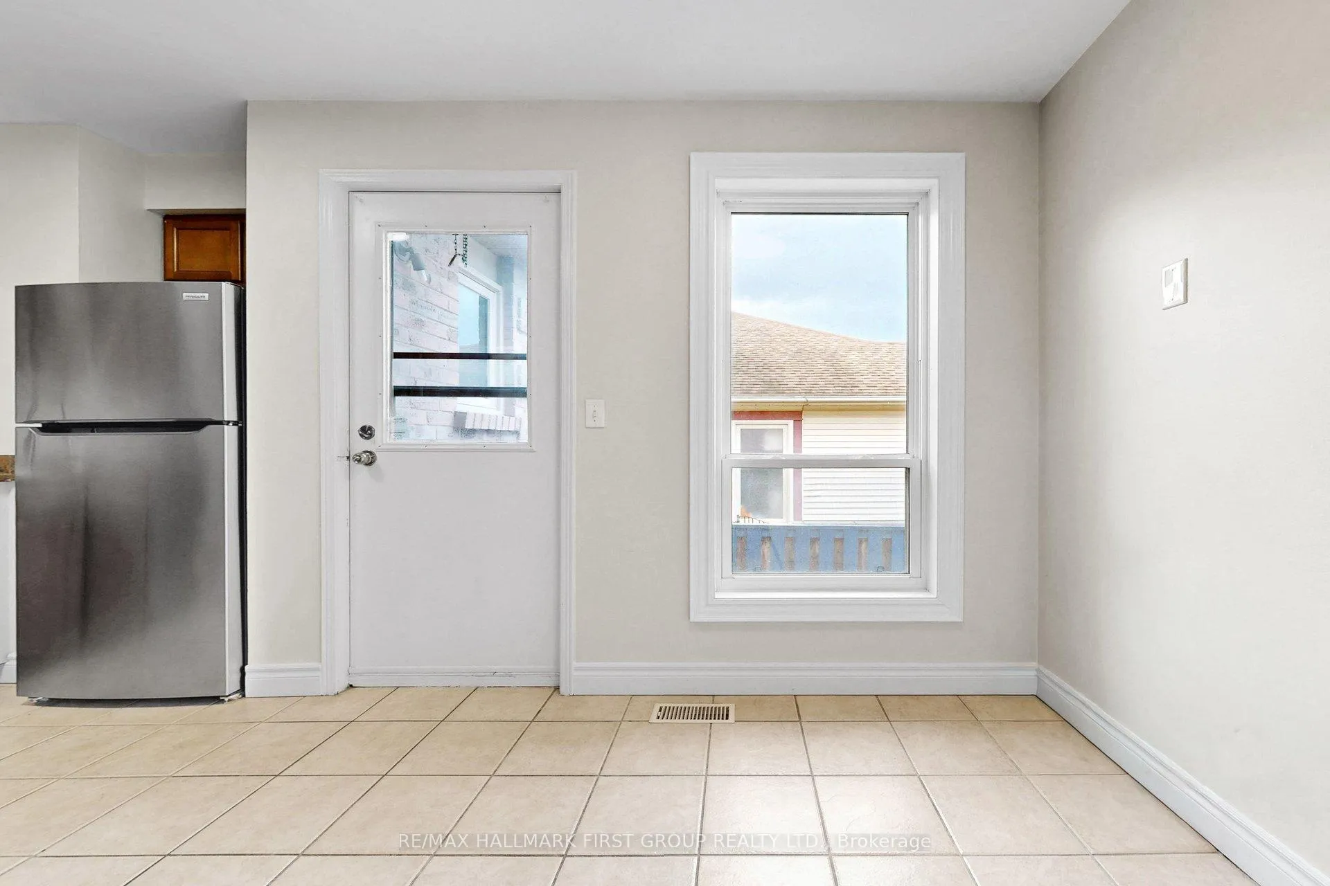 Photo 7 of Unit Upper, 1443 Connery Crescent, Oshawa, Lakeview — HOMEH