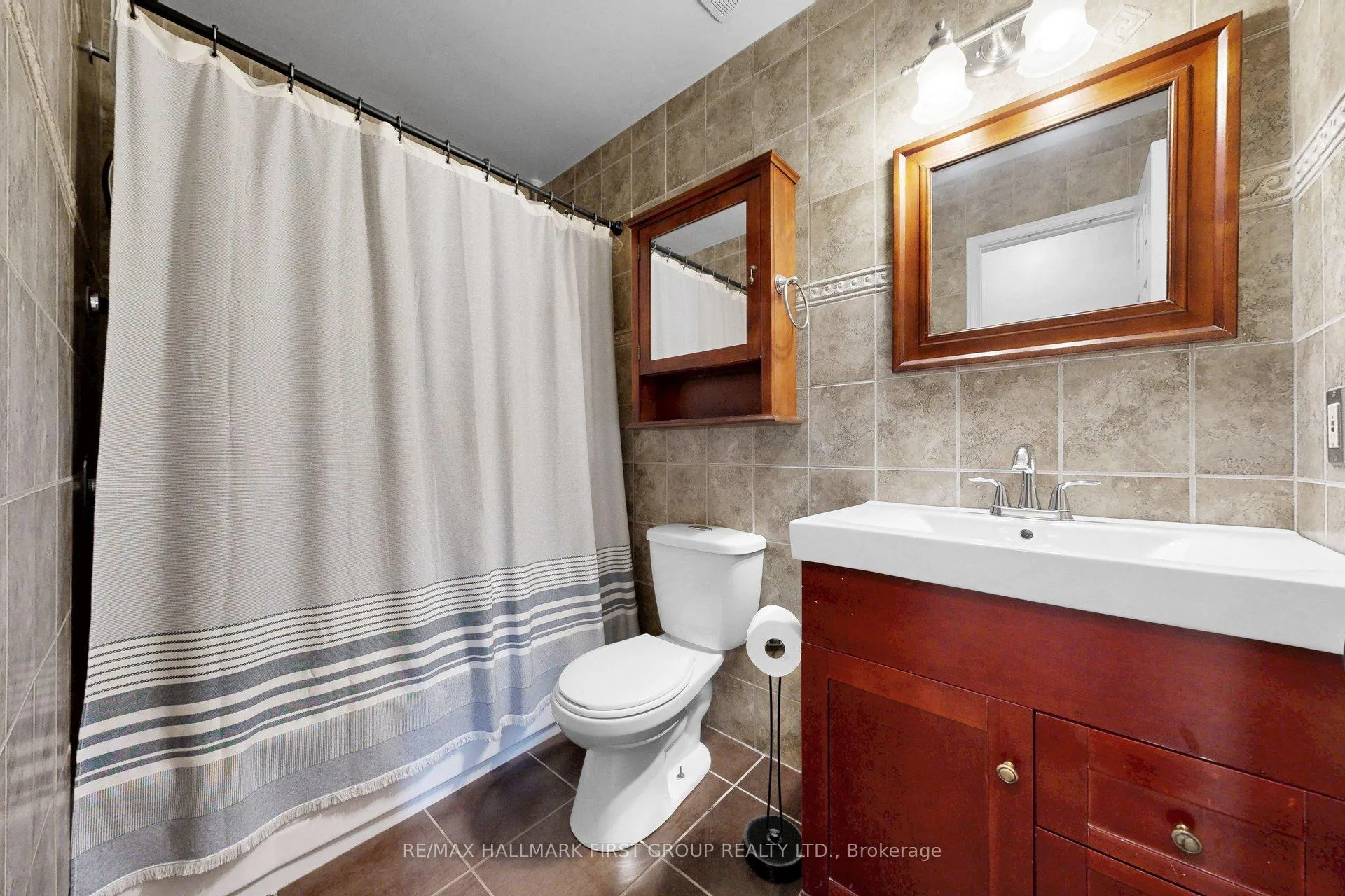 Photo 11 of Unit Upper, 1443 Connery Crescent, Oshawa, Lakeview — HOMEH
