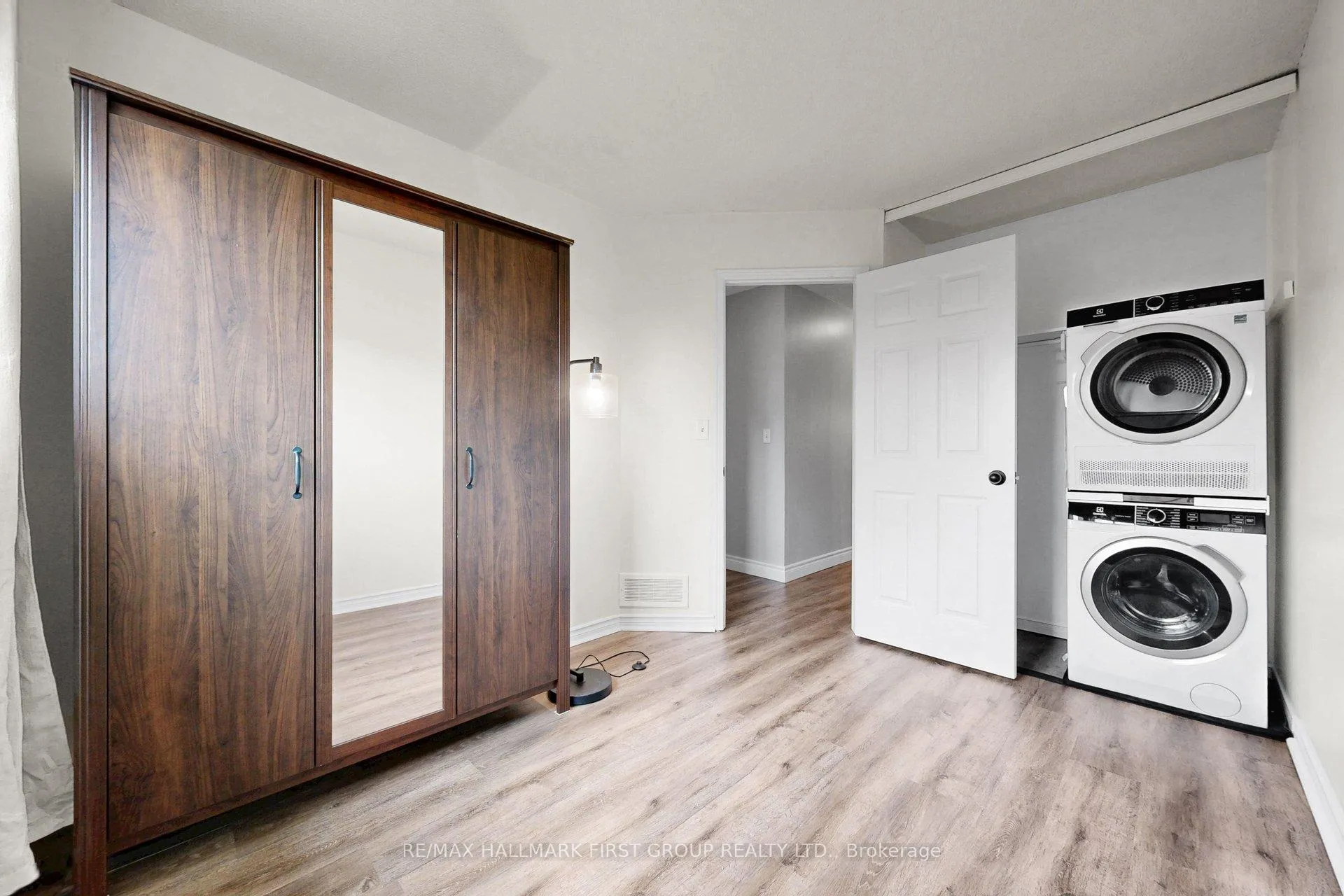 Photo 13 of Unit Upper, 1443 Connery Crescent, Oshawa, Lakeview — HOMEH