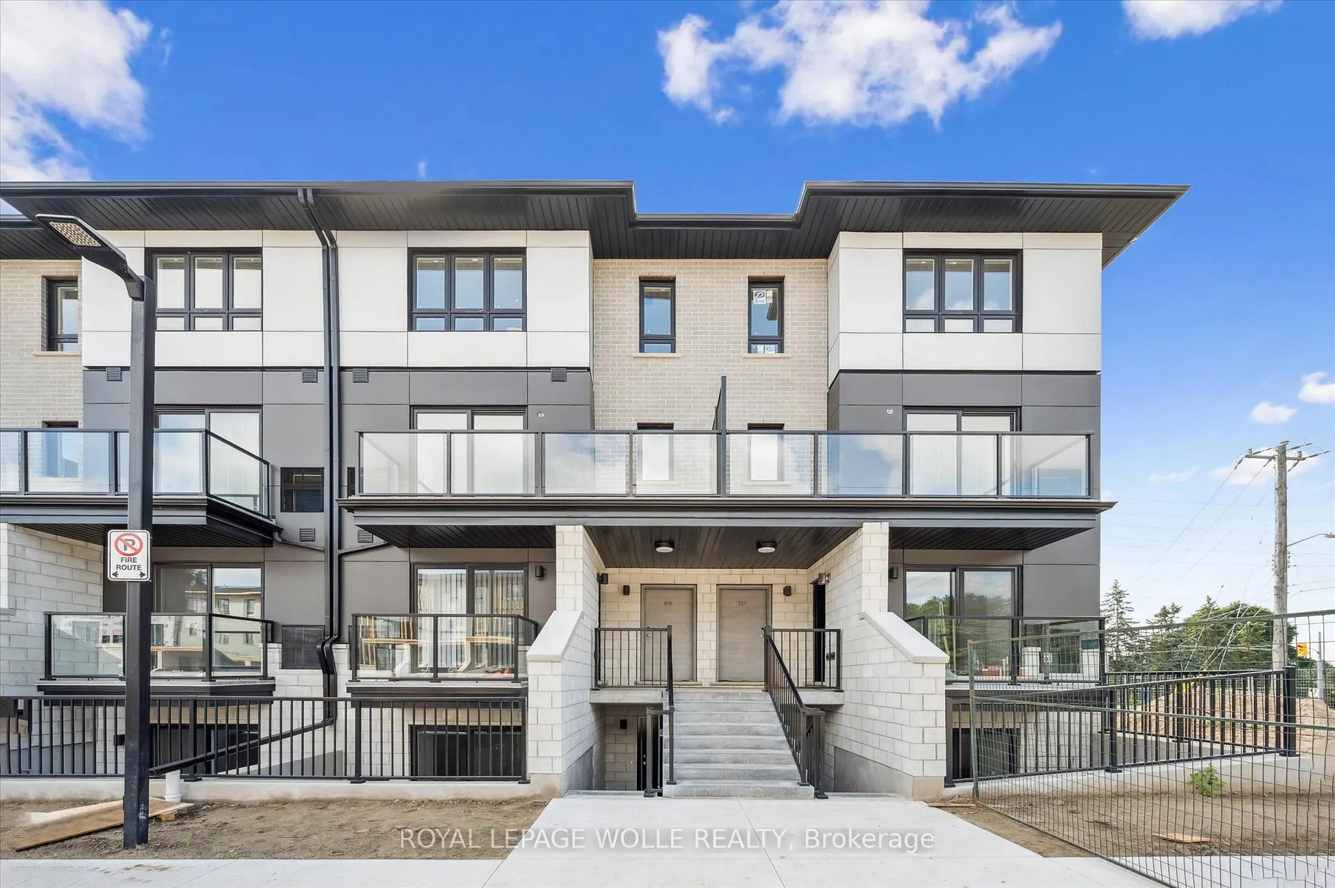 Photo 1 of Unit D13, 410 Northfield Drive W, Waterloo, Colonial Acres — HOMEH