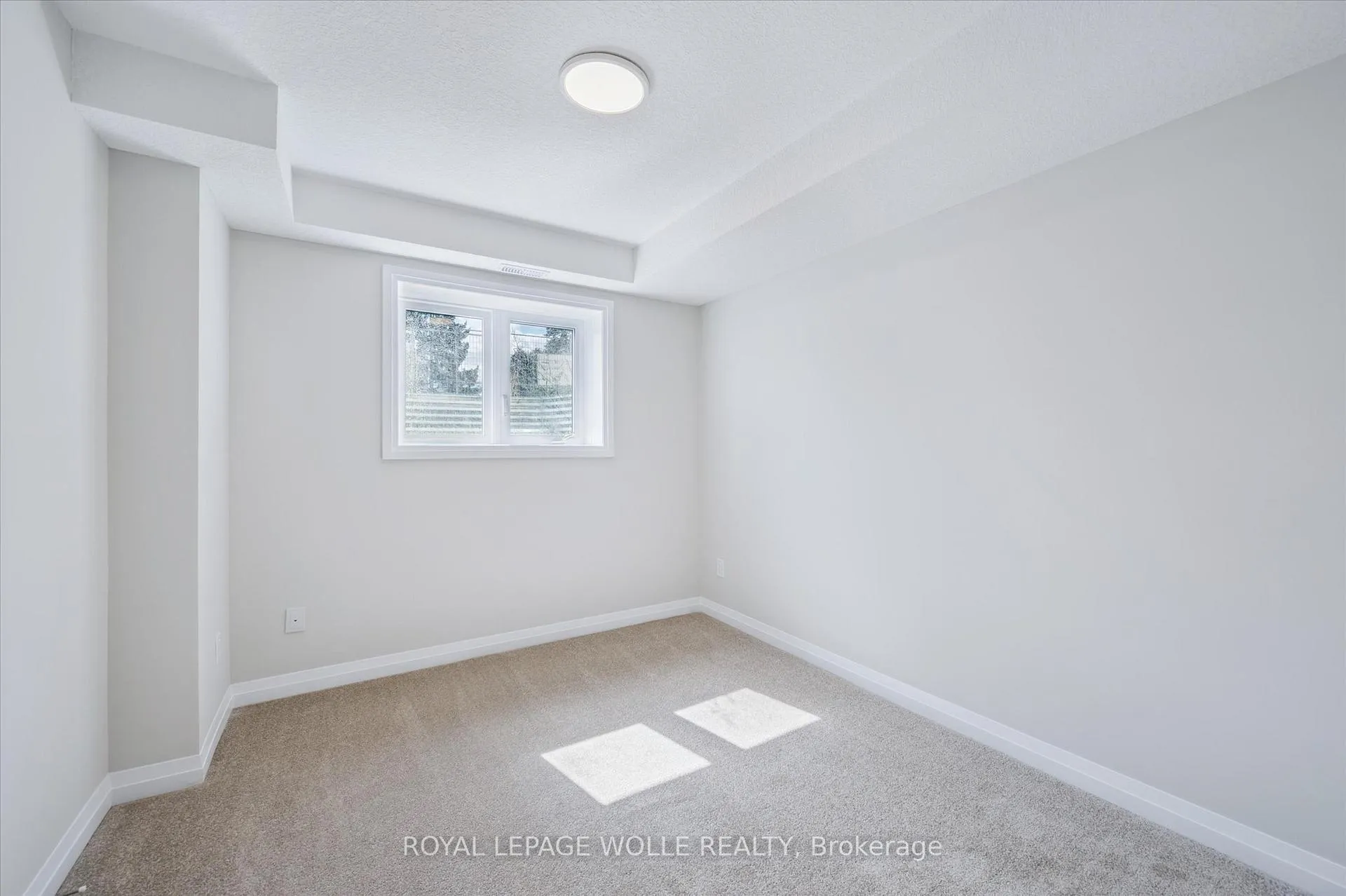 Photo 14 of Unit D13, 410 Northfield Drive W, Waterloo, Colonial Acres — HOMEH
