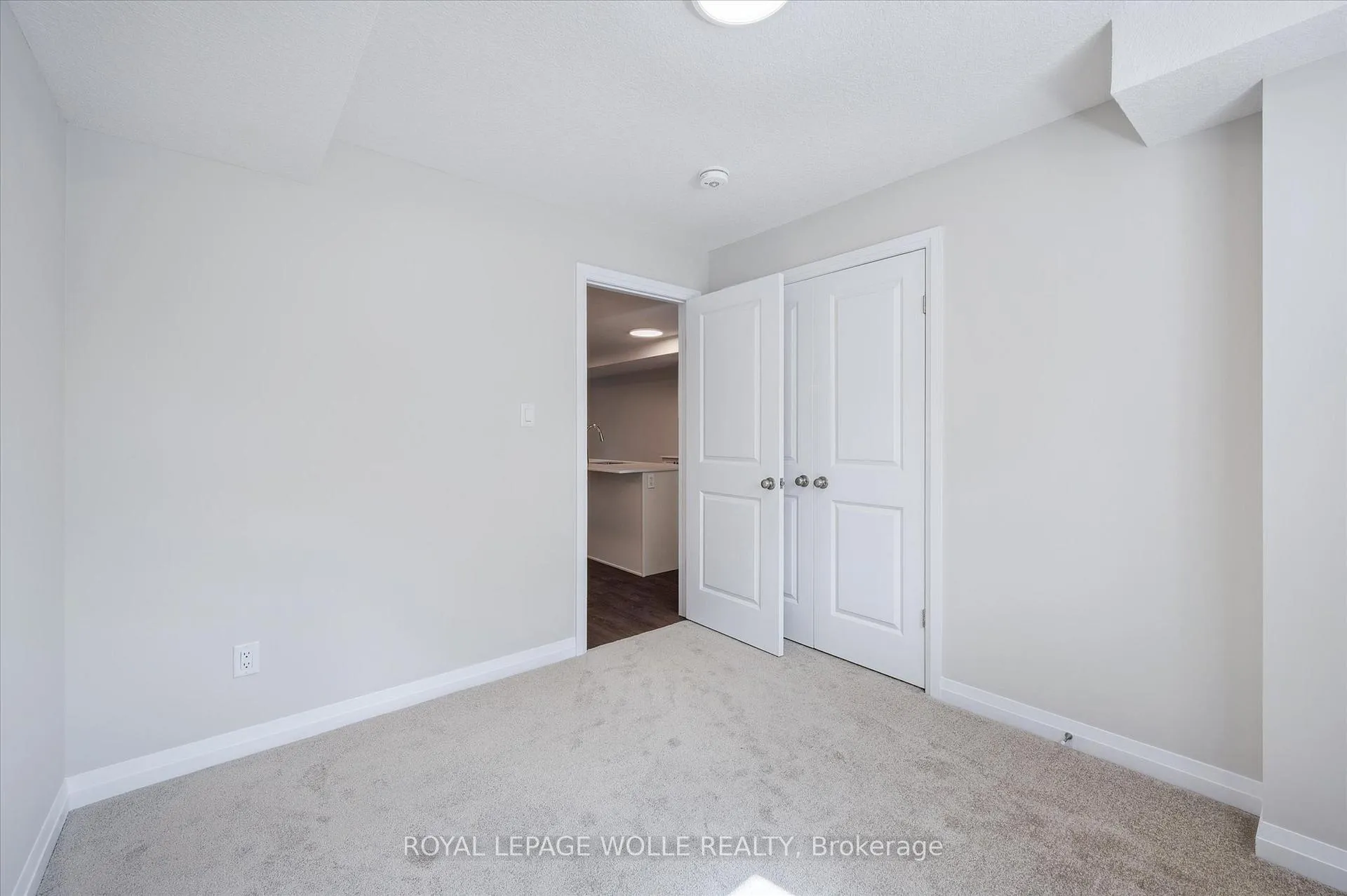 Photo 17 of Unit D13, 410 Northfield Drive W, Waterloo, Colonial Acres — HOMEH
