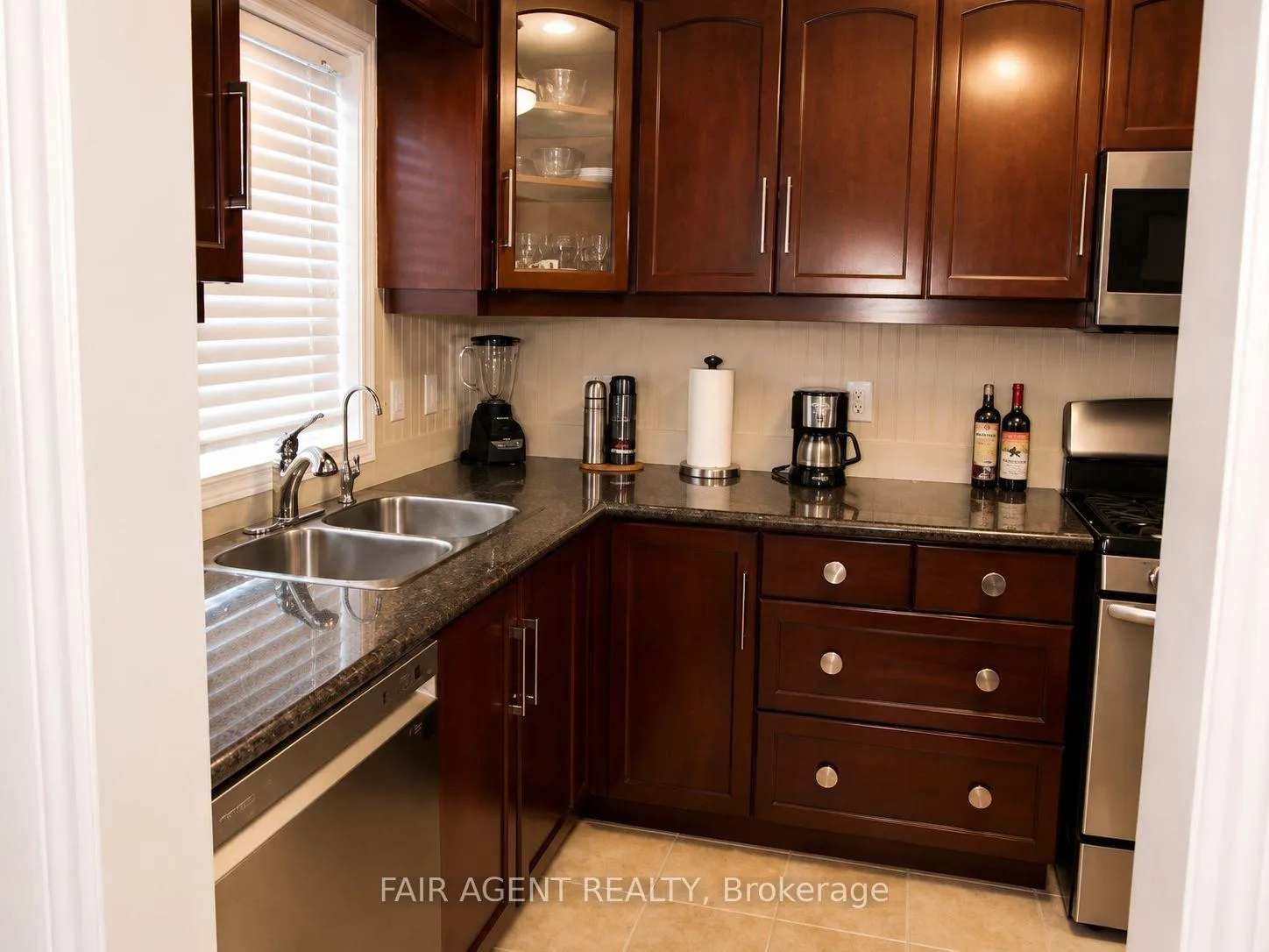 Photo 7 of 28 Elderberry Avenue, Grimsby, Grimsby West — HOMEH