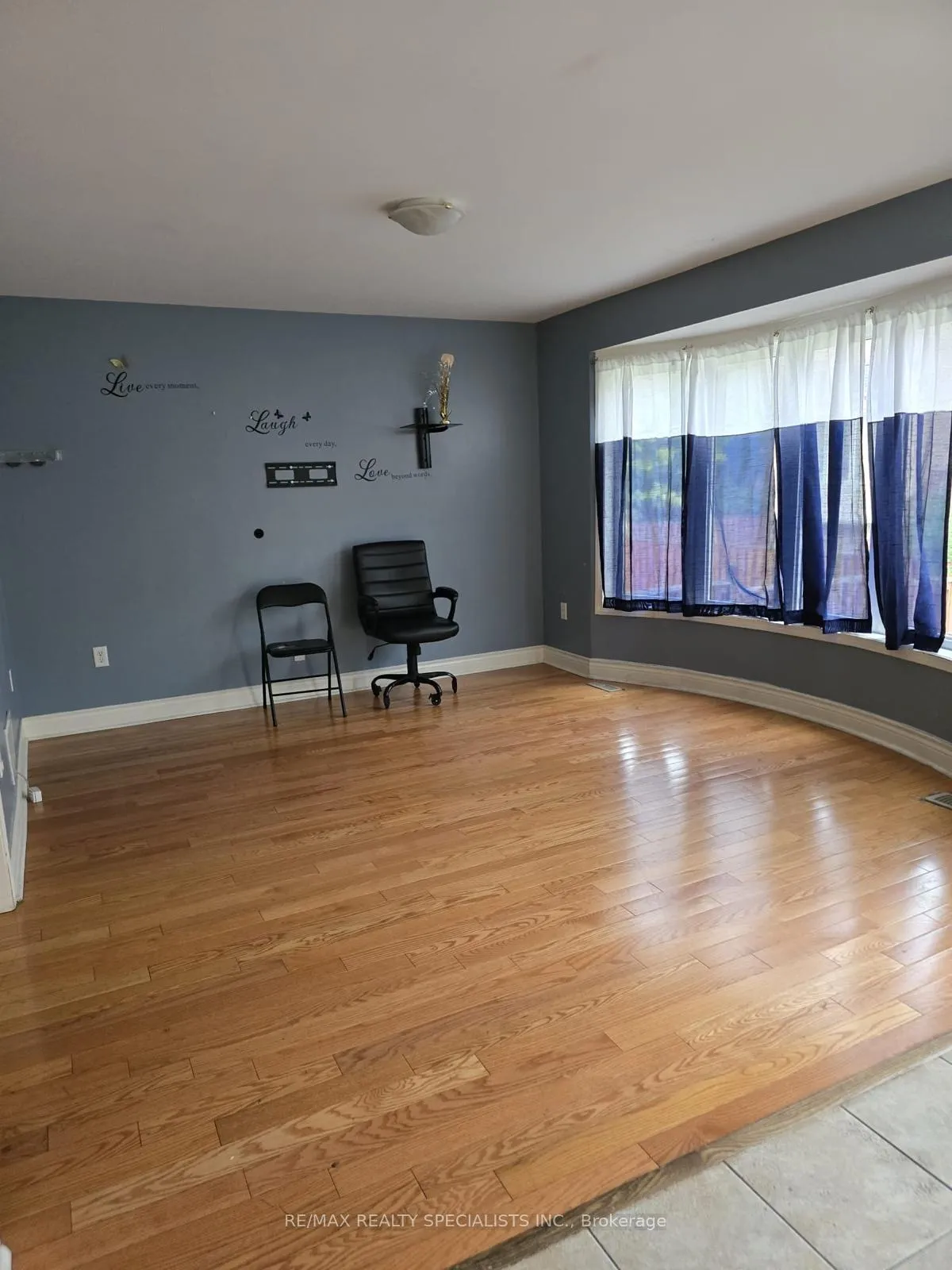 Photo 2 of 37 Ponymeadow Way, Brampton, Credit Valley — HOMEH