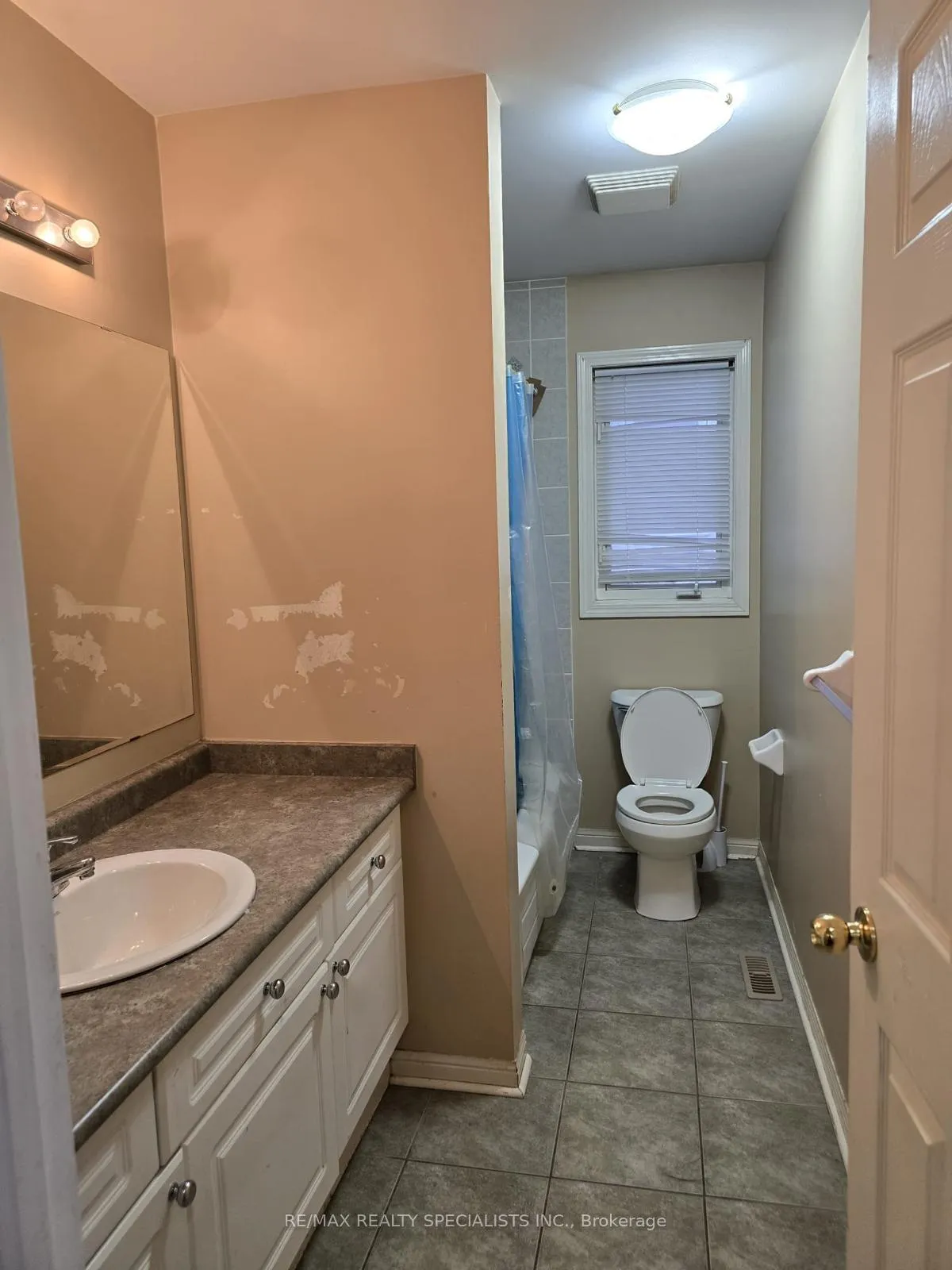 Photo 6 of 37 Ponymeadow Way, Brampton, Credit Valley — HOMEH