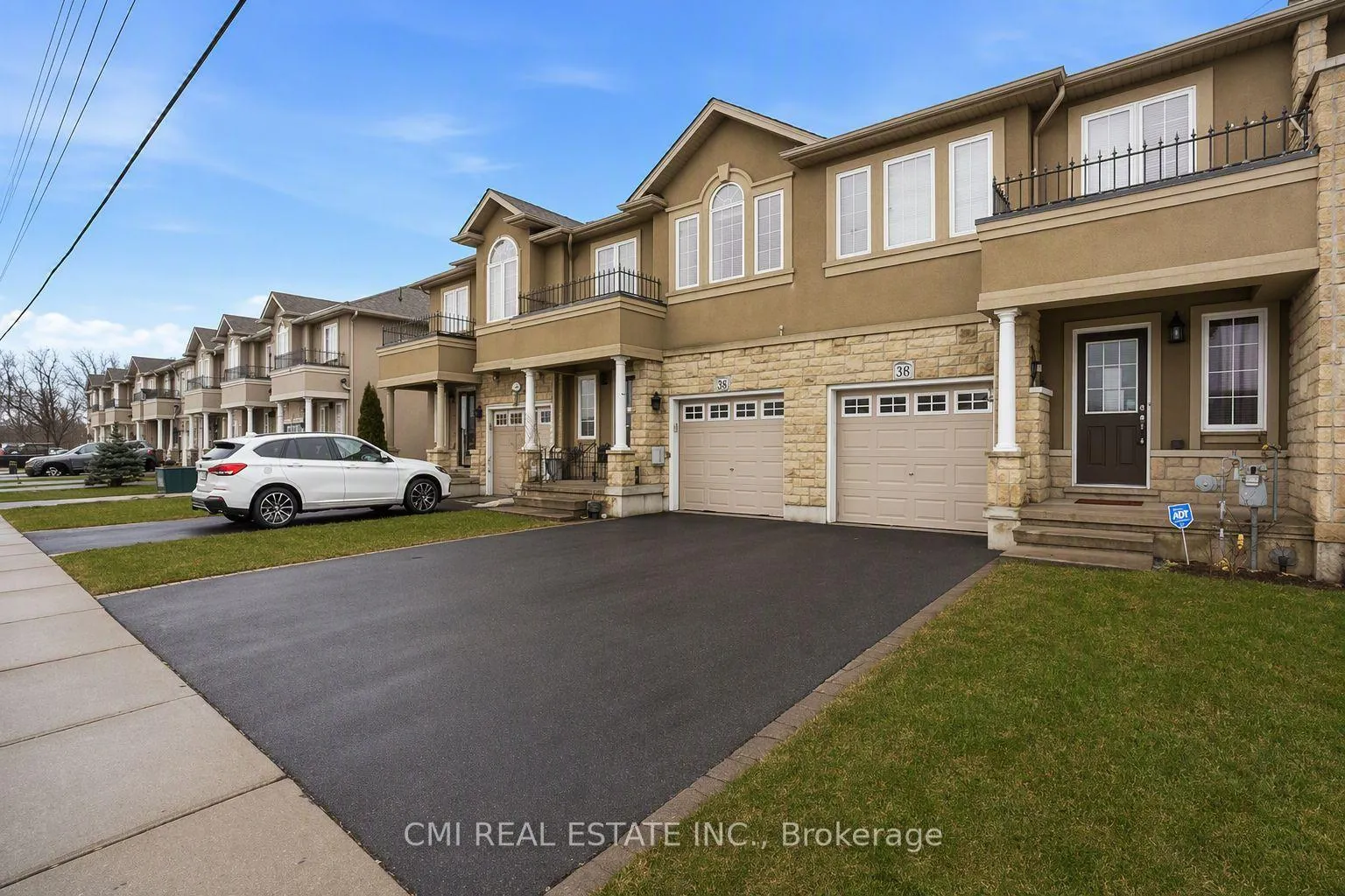 Photo 2 of 93 Penny Lane, Hamilton, Stoney Creek — HOMEH
