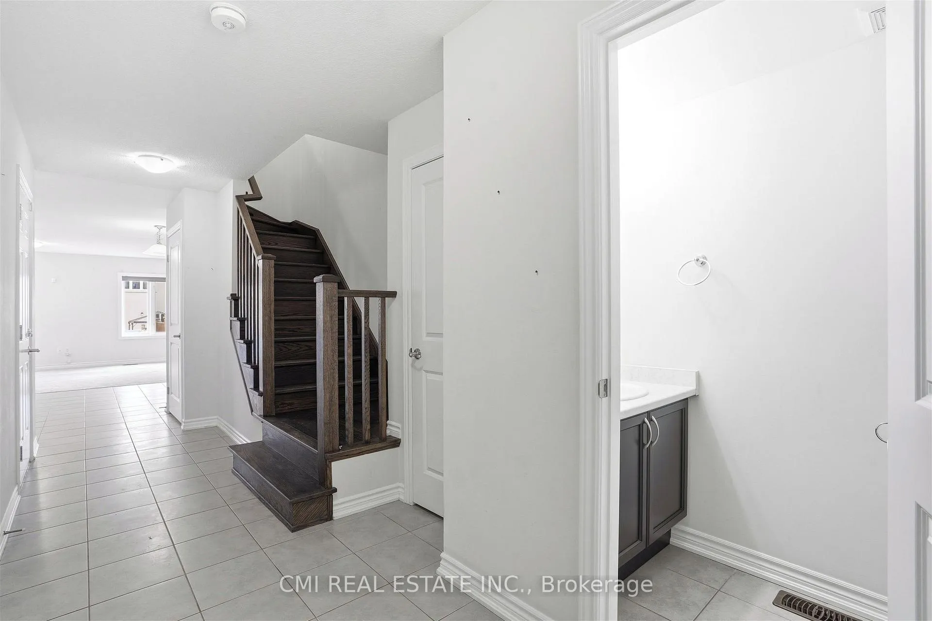 Photo 6 of 93 Penny Lane, Hamilton, Stoney Creek — HOMEH