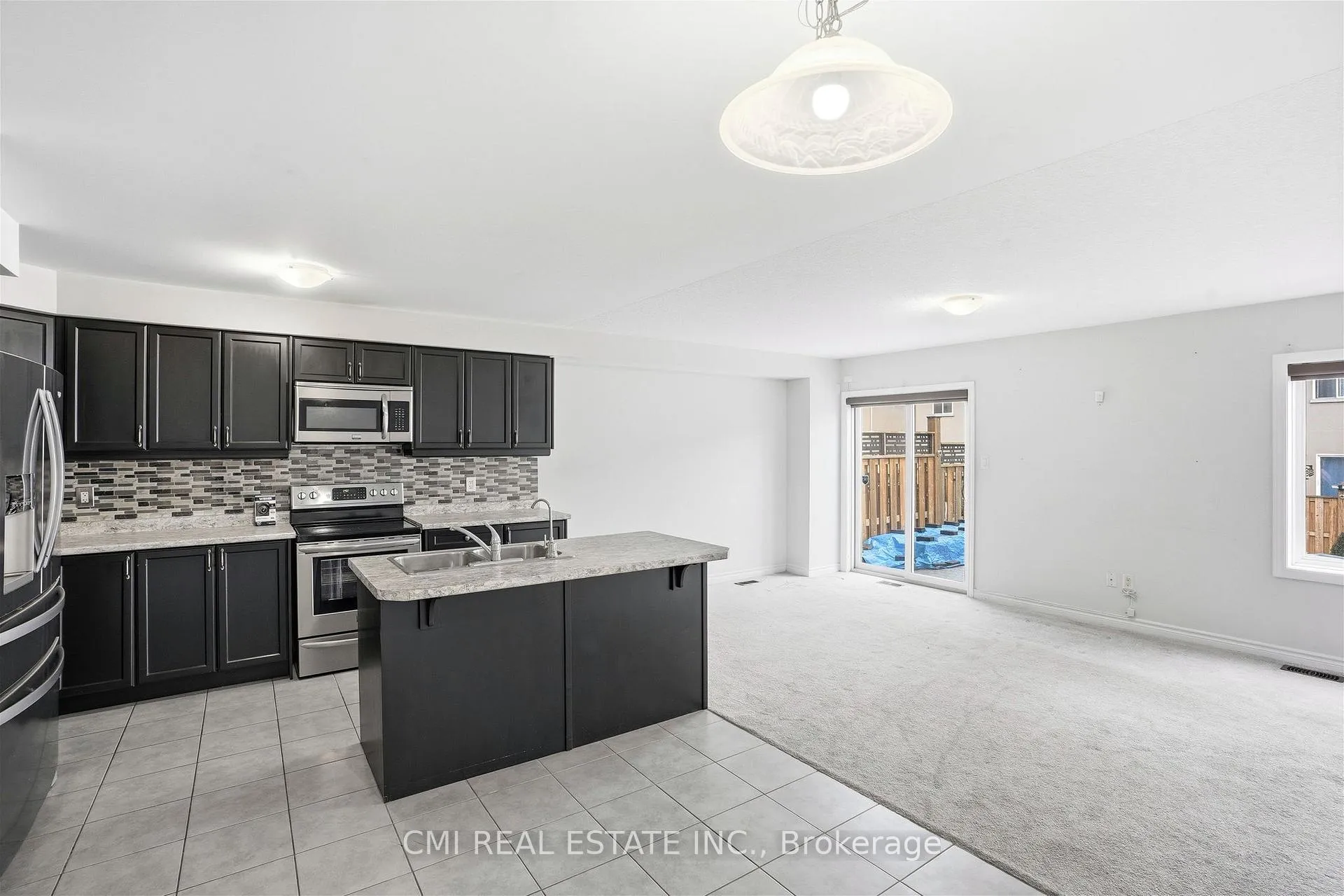 Photo 11 of 93 Penny Lane, Hamilton, Stoney Creek — HOMEH