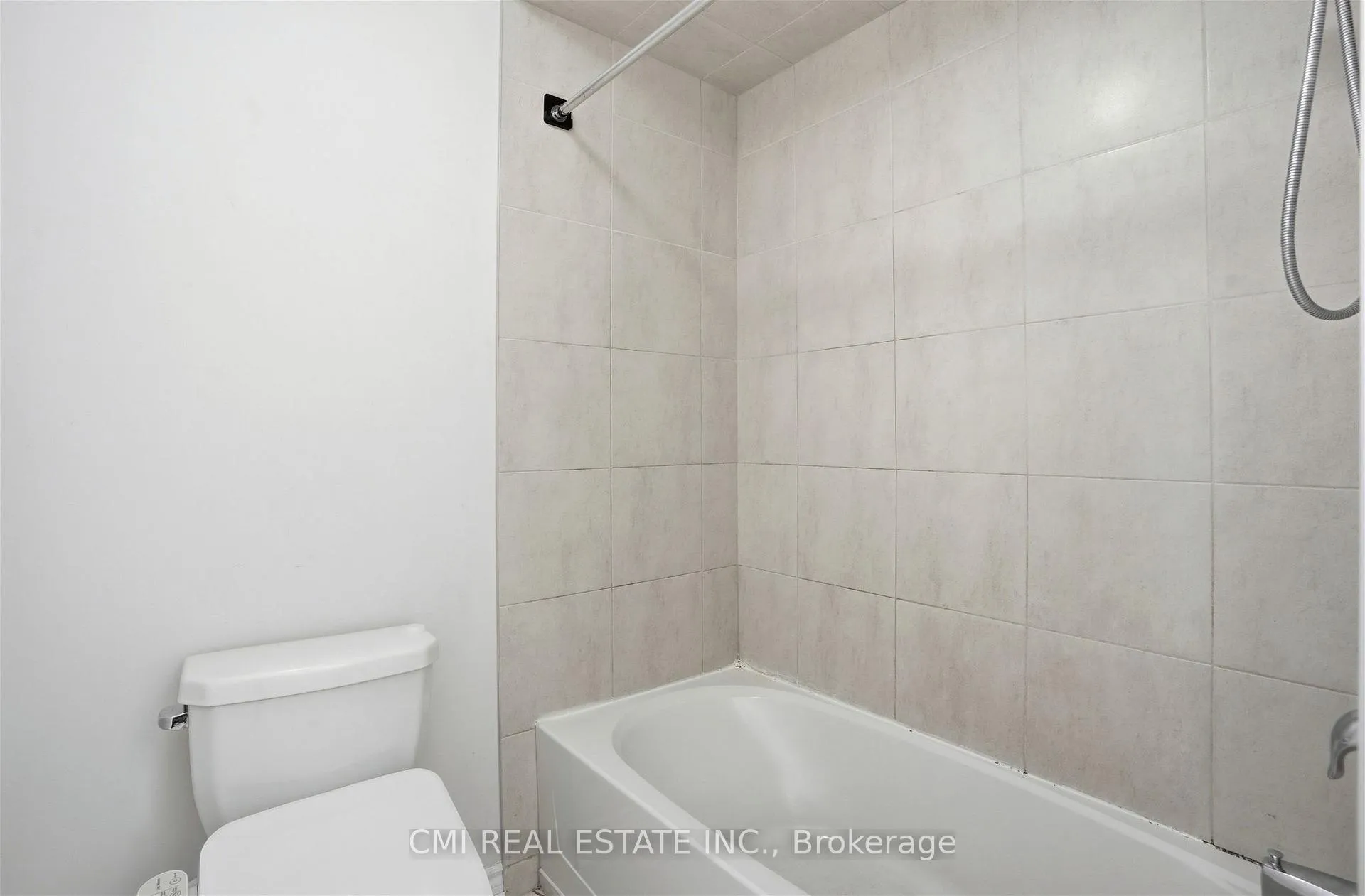 Photo 23 of 93 Penny Lane, Hamilton, Stoney Creek — HOMEH