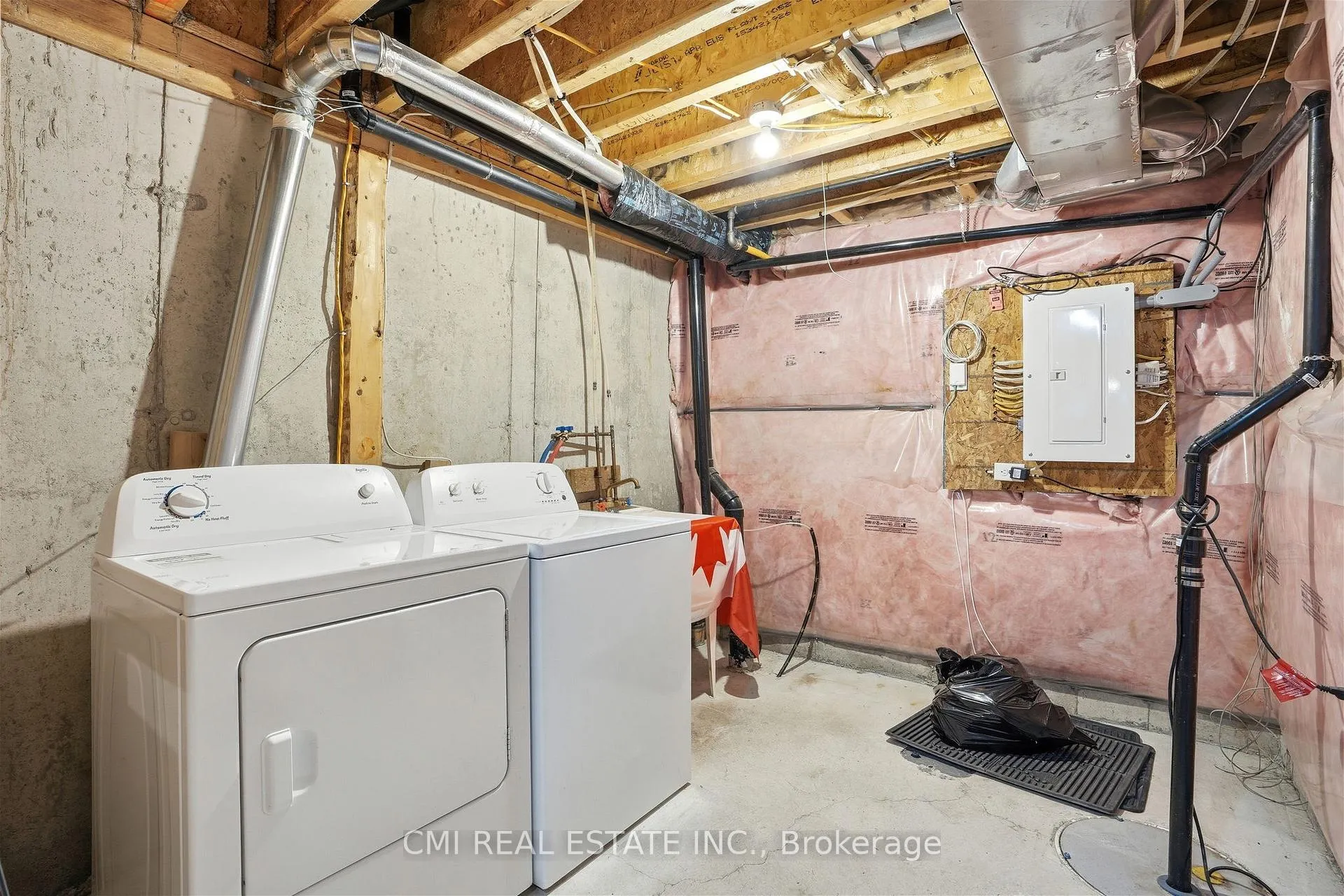 Photo 32 of 93 Penny Lane, Hamilton, Stoney Creek — HOMEH