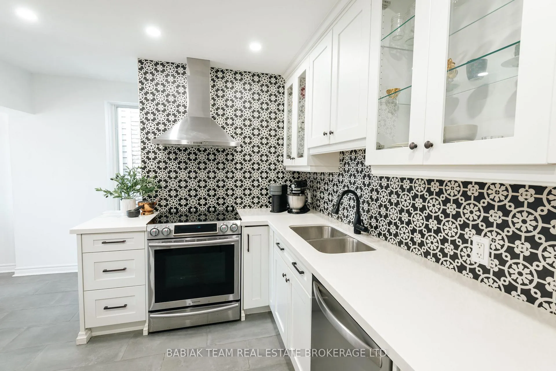 Photo 6 of 23 Teignmouth Avenue, Toronto, Caledonia-Fairbank — HOMEH